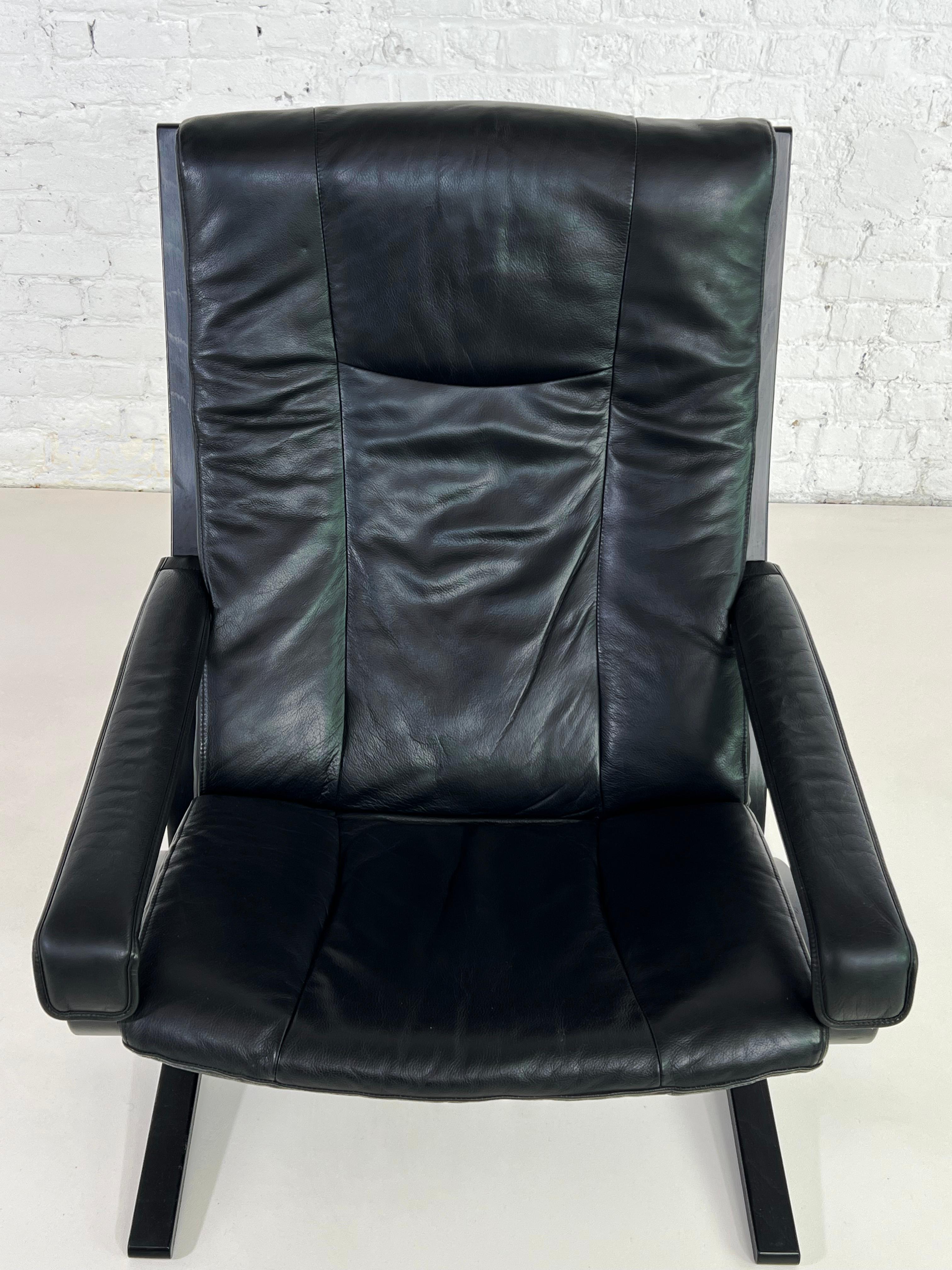 Leather 1960s Scandinavian Ingmar Relling Design Pair of Siesta Model Black Chairs