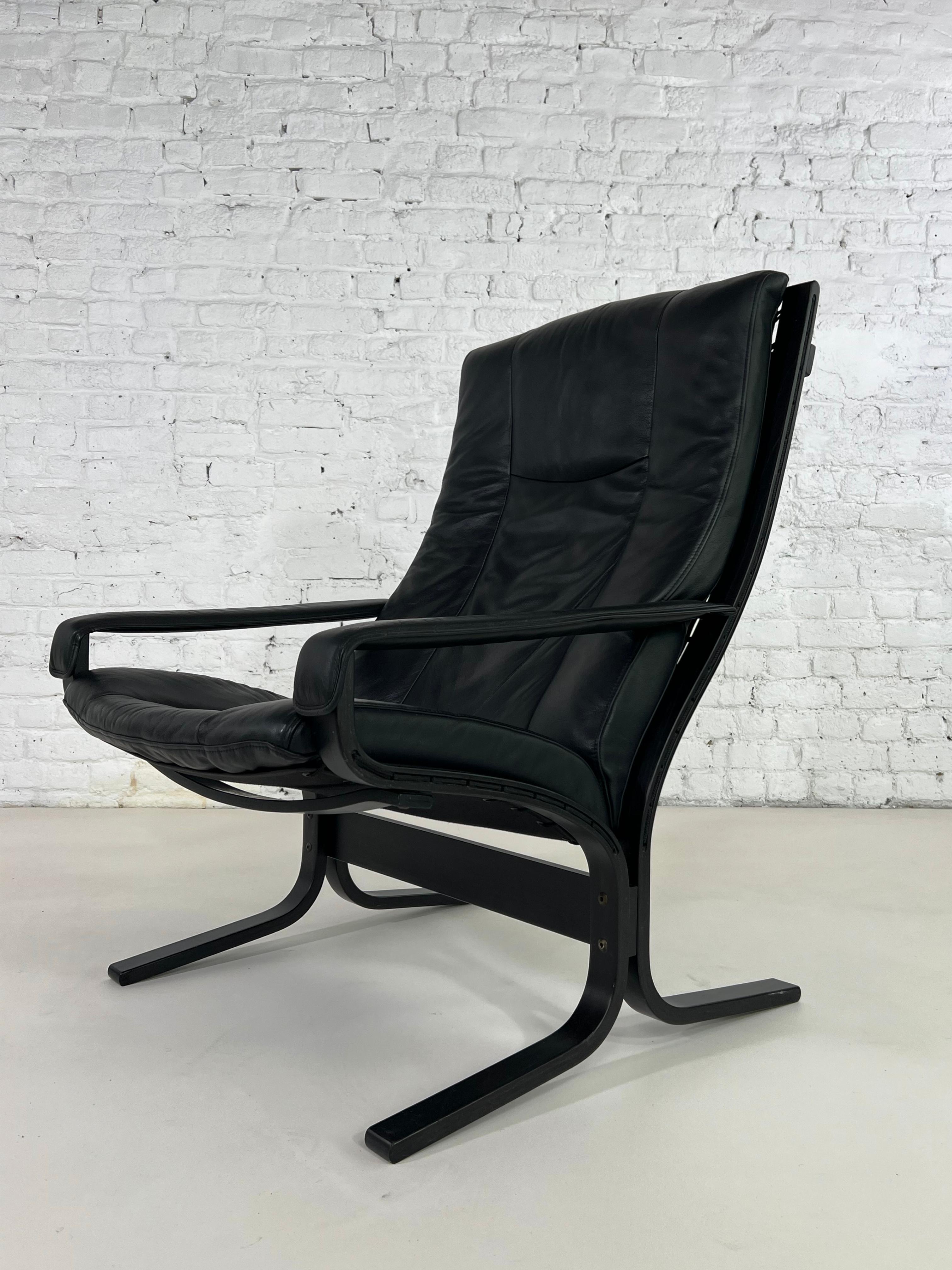 1960s Scandinavian Ingmar Relling Design Pair of Siesta Model Black Chairs 1