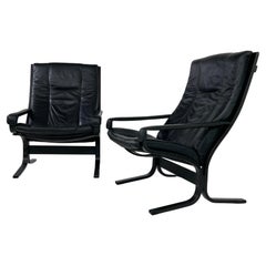 Paar schwarze Siesta-Stühle im skandinavischen Ingmar-Relling-Design der 1960er Jahre