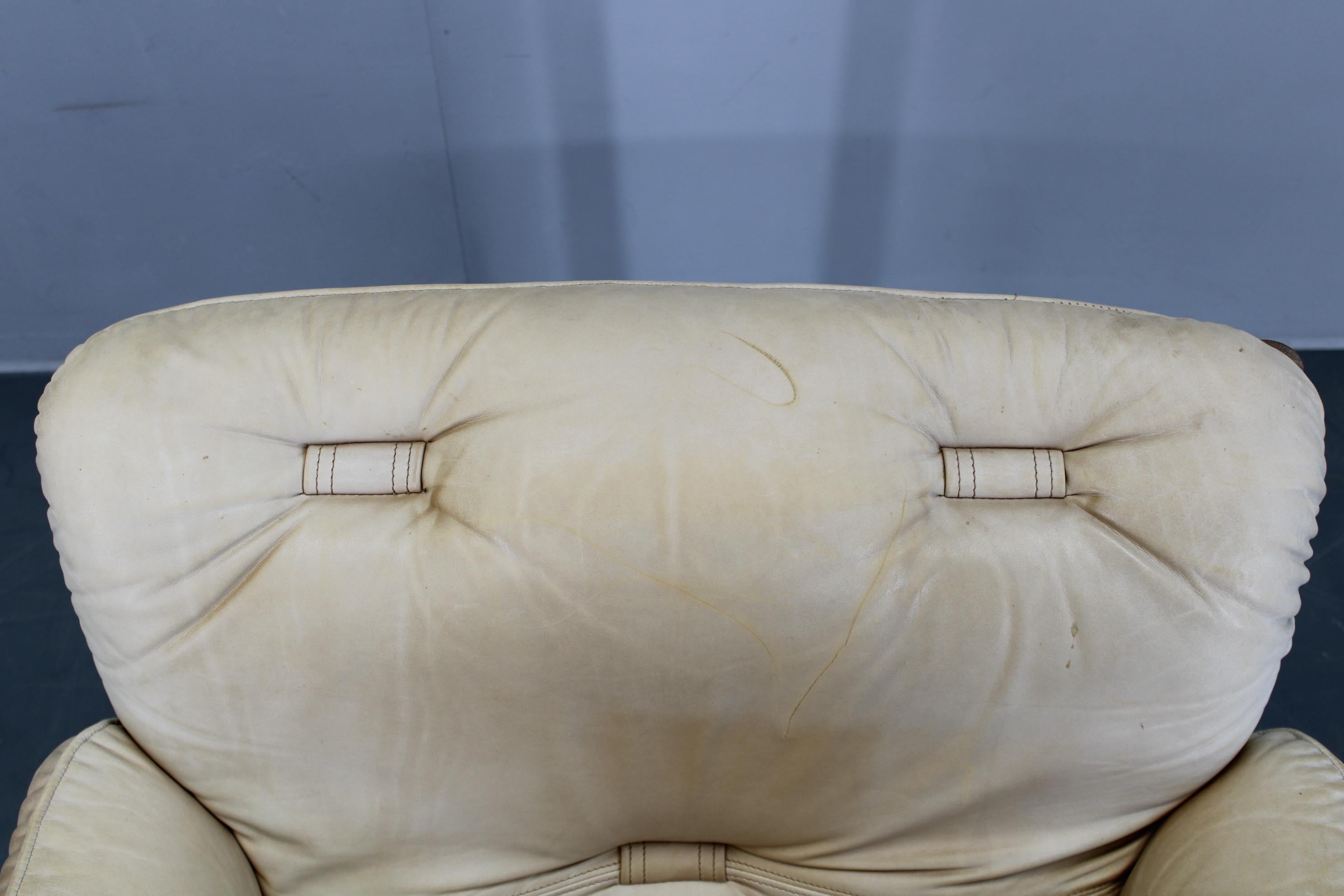 1960s Scandinavian Living Room Set of Sofa and Armchairs in Leather Uphostestery 8