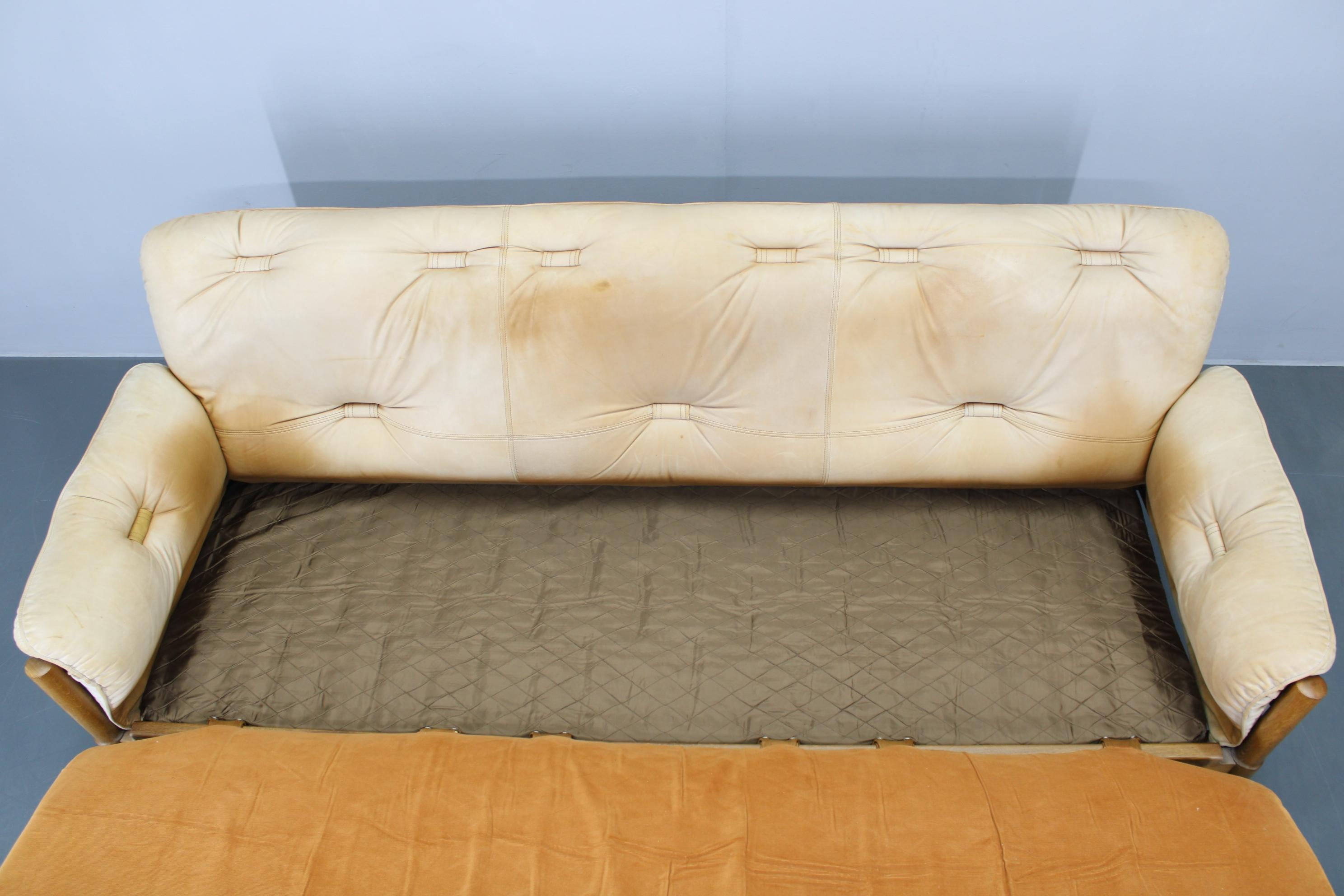 1960s Scandinavian Living Room Set of Sofa and Armchairs in Leather Uphostestery In Good Condition In Praha, CZ