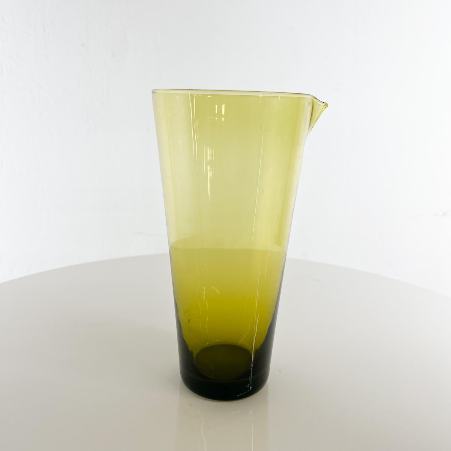 1960 The Modern Scandinavian glass green Juice Carafe Iittala Finland
Mesures : 8 de haut x 4 de diamètre au plus large
Non marqué
Etat original d'occasion.
Voir nos images fournies.
 