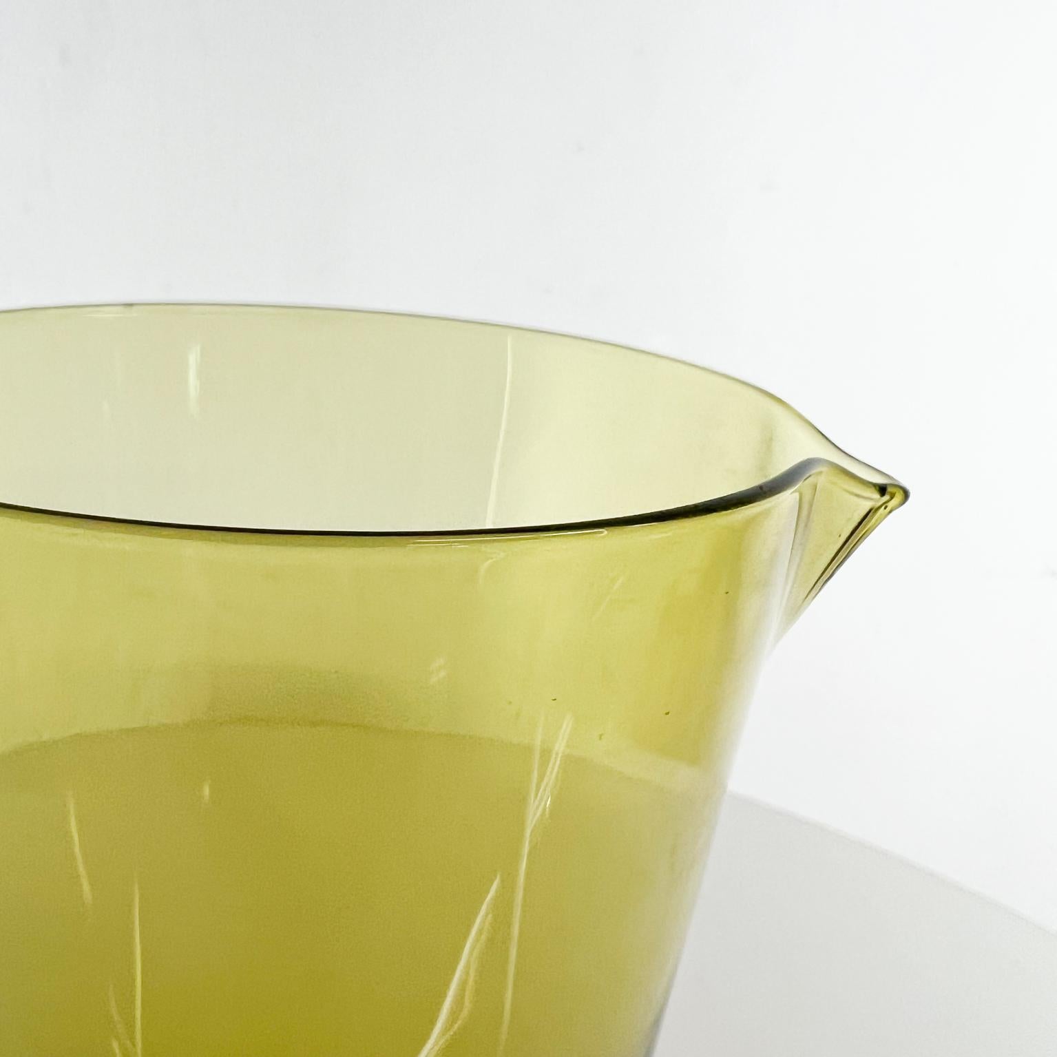 Scandinave moderne Pichet à glace moderne scandinave en verre vert des années 1960 Iittala Finlande en vente