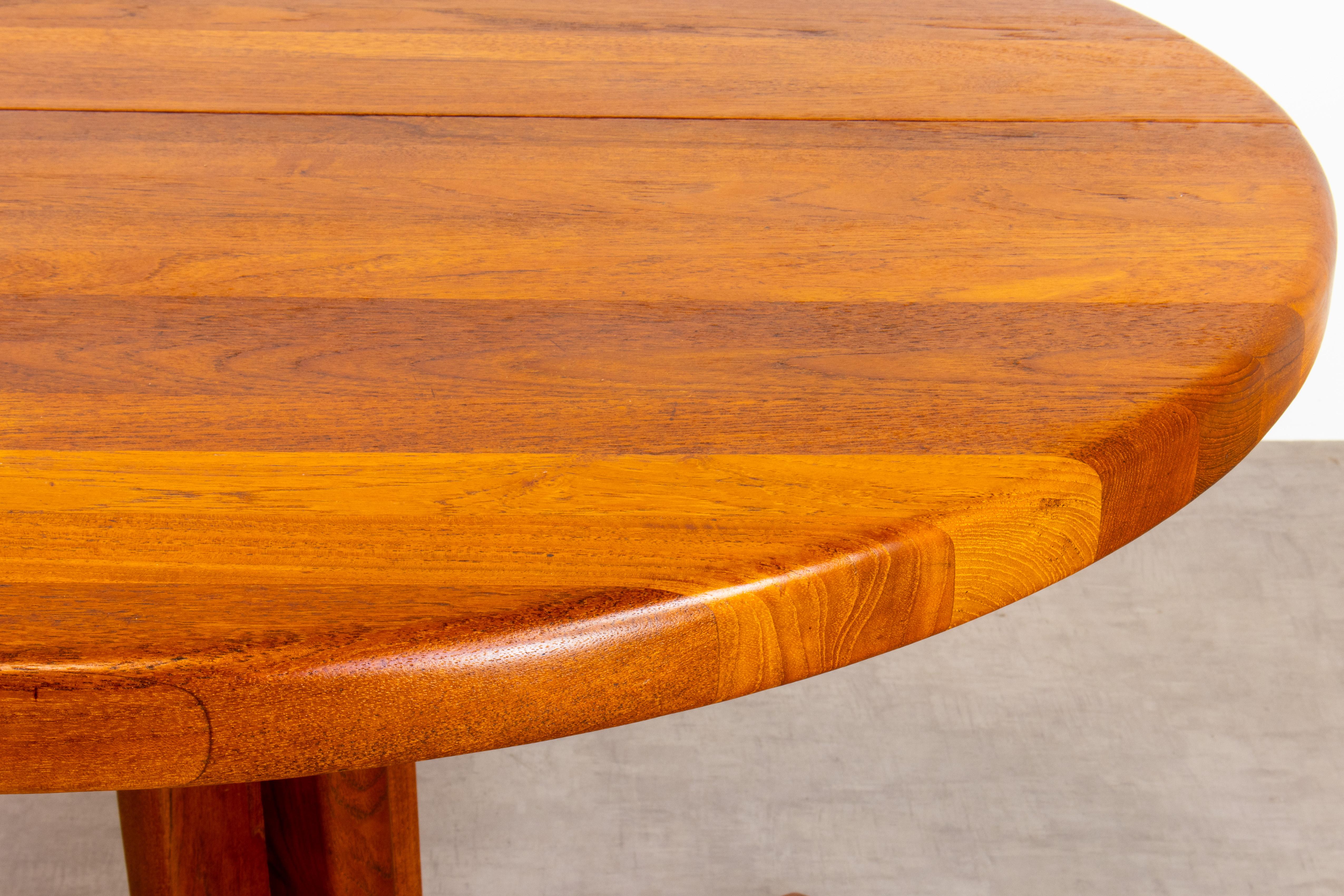 Tavolo da pranzo rotondo in teak massiccio danese moderno scandinavo del 1960 in vendita 5