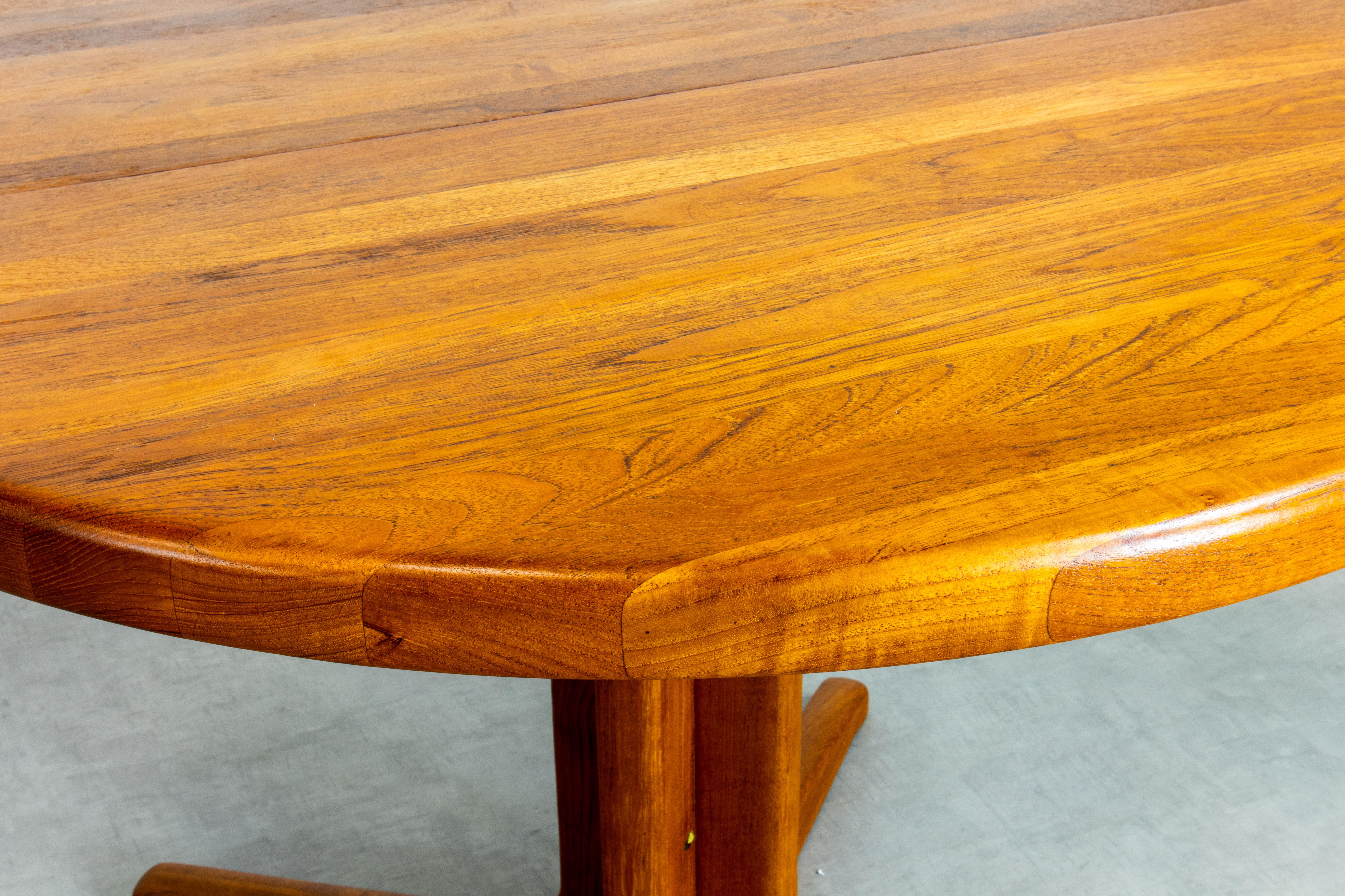 Tavolo da pranzo rotondo in teak massiccio danese moderno scandinavo del 1960 in vendita 6
