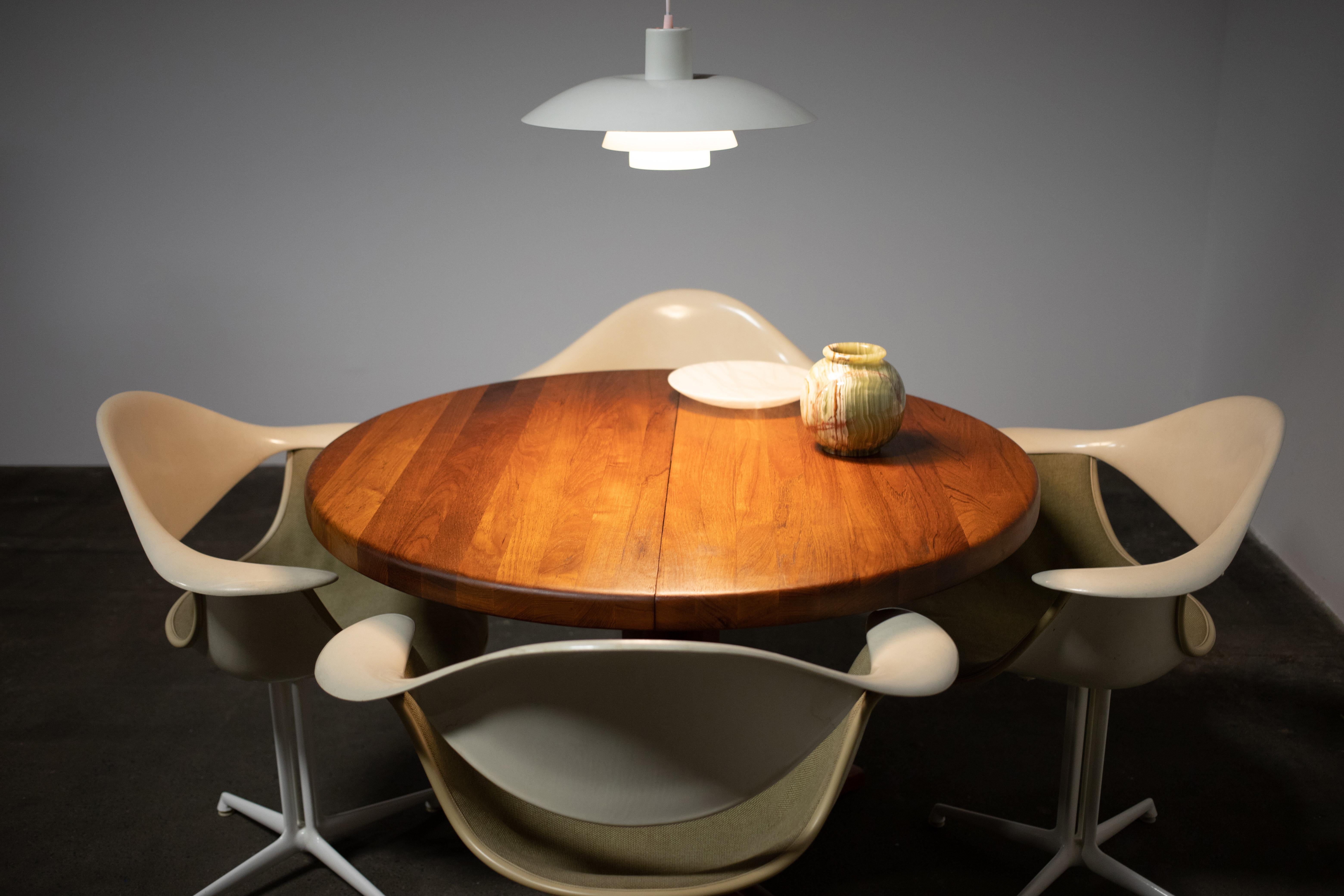 1960s Scandinavian Modern Danish Solid Teak Round Dining Table 6