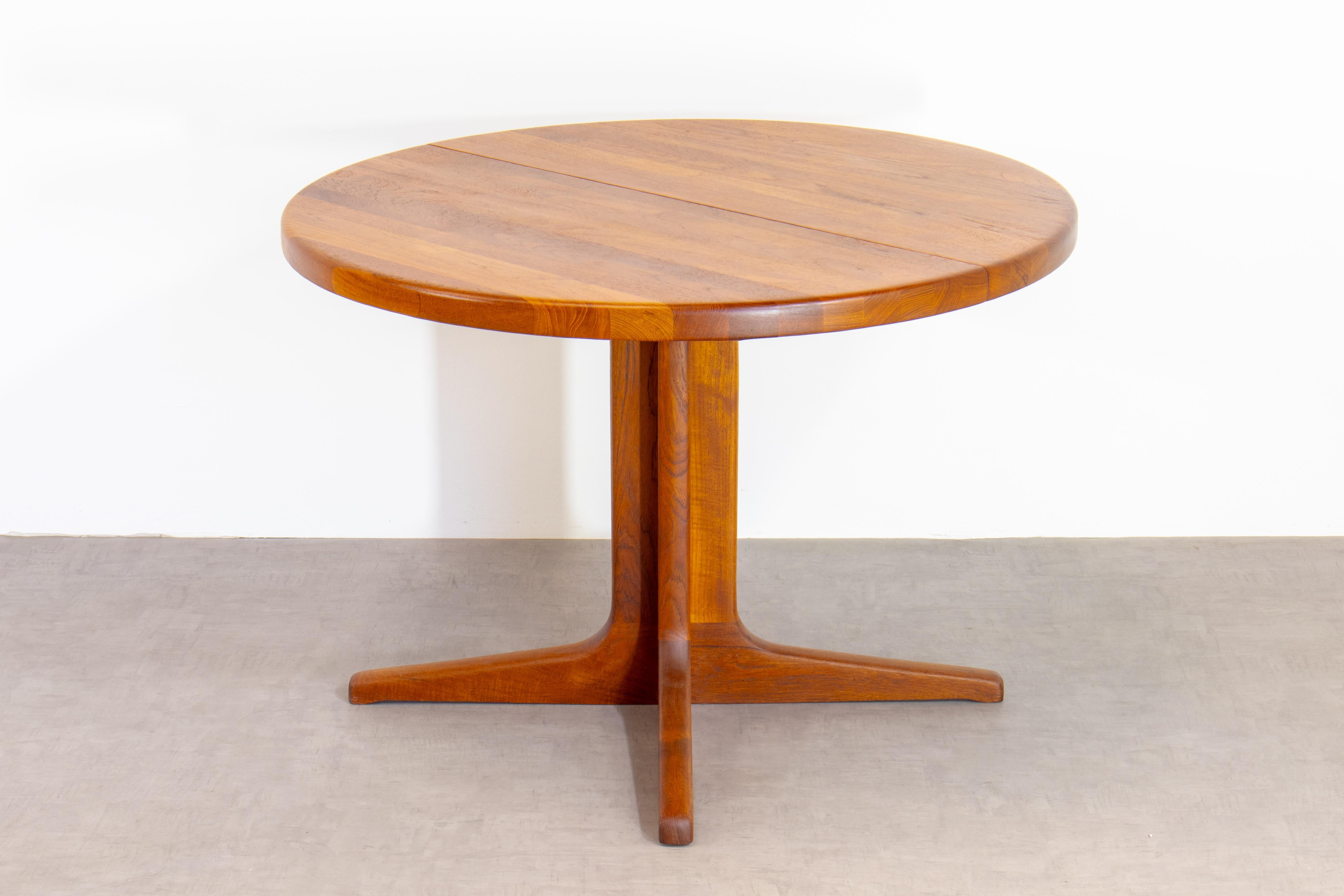 Scandinavo moderno Tavolo da pranzo rotondo in teak massiccio danese moderno scandinavo del 1960 in vendita