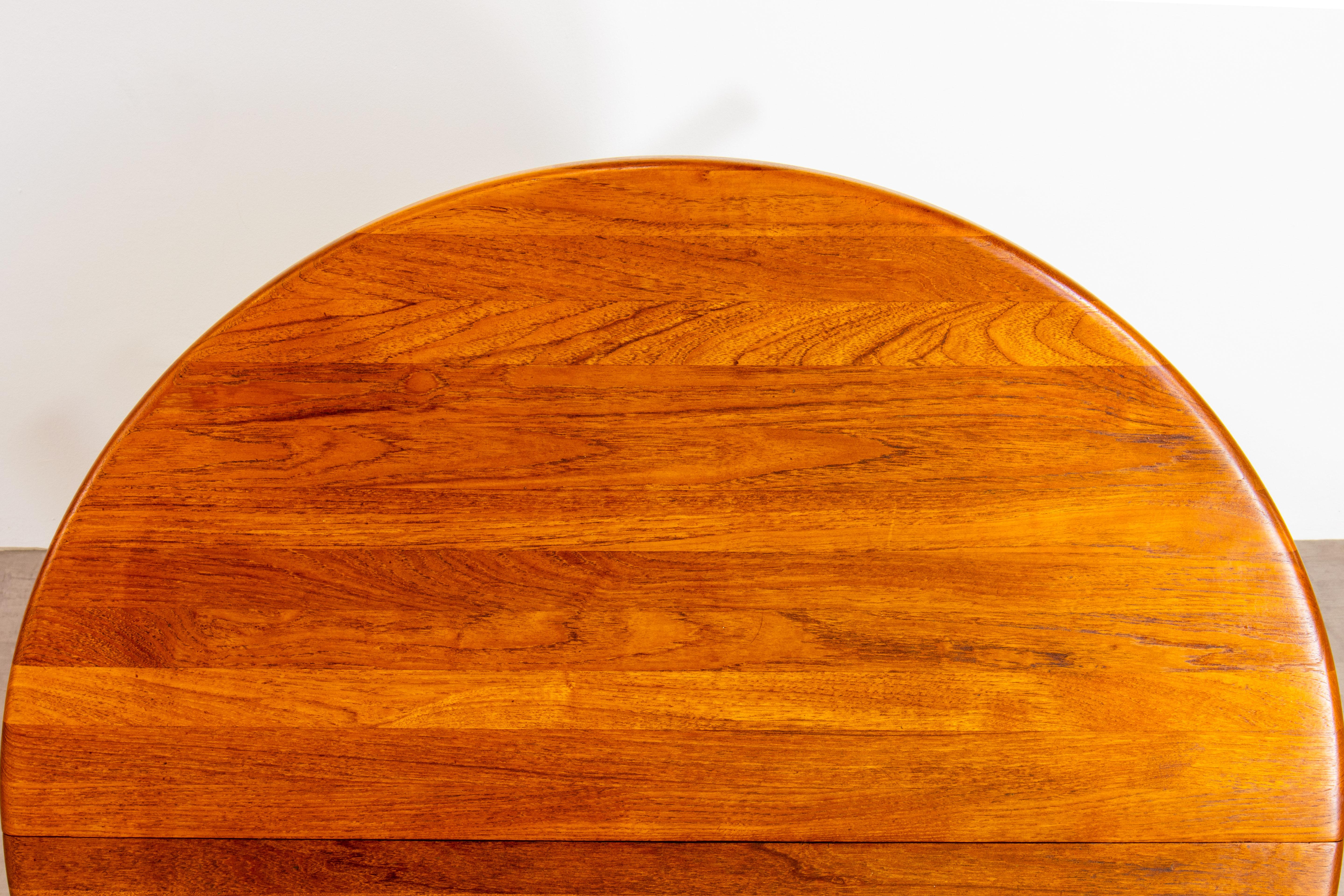 Tavolo da pranzo rotondo in teak massiccio danese moderno scandinavo del 1960 in vendita 2