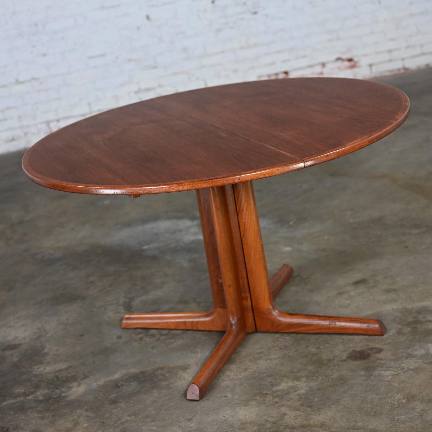 1960er Jahre Skandinavische Moderne Gudme Mobelfabrik Teakholz Ausziehbarer Esstisch im Angebot 1