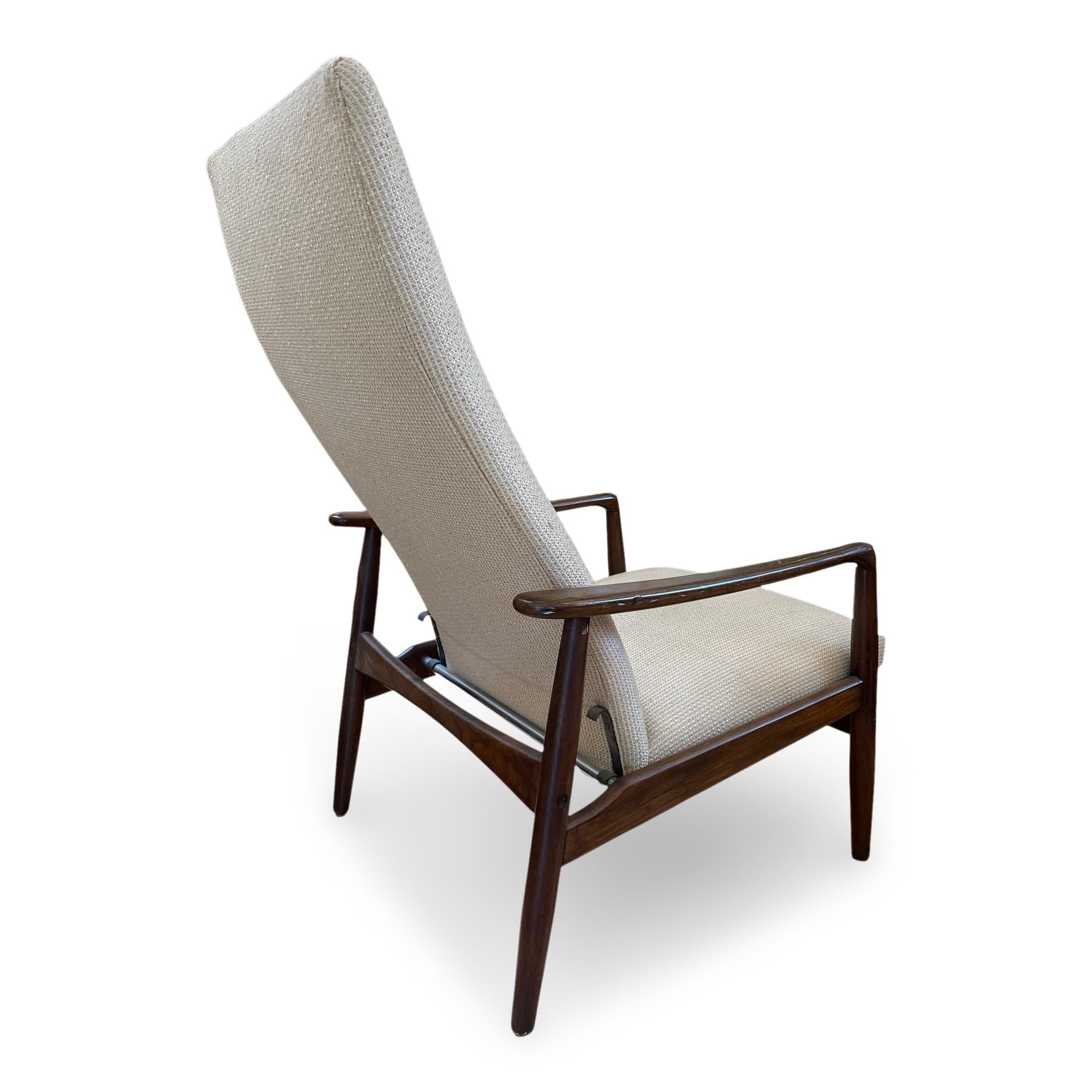 The Modern Scandinavian 1960s Liegesessel mit Ottomane im Angebot 1