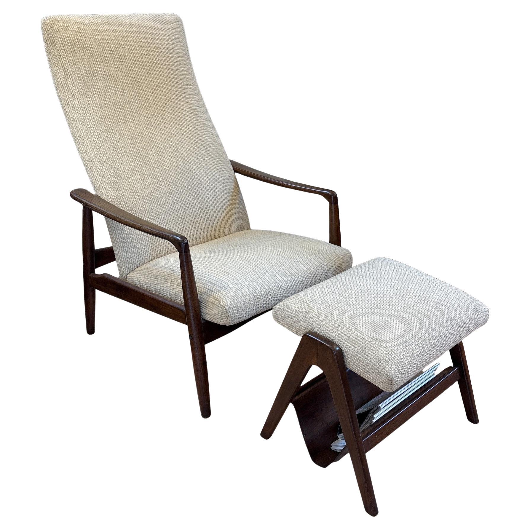 The Modern Scandinavian 1960s Liegesessel mit Ottomane im Angebot