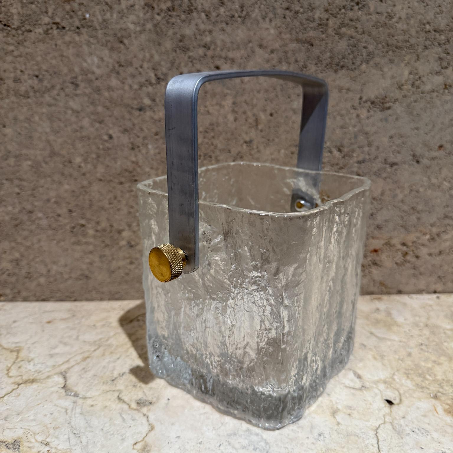 1960s Scandinavian Modern Small Crystal Ice Bucket In Good Condition For Sale In Chula Vista, CA