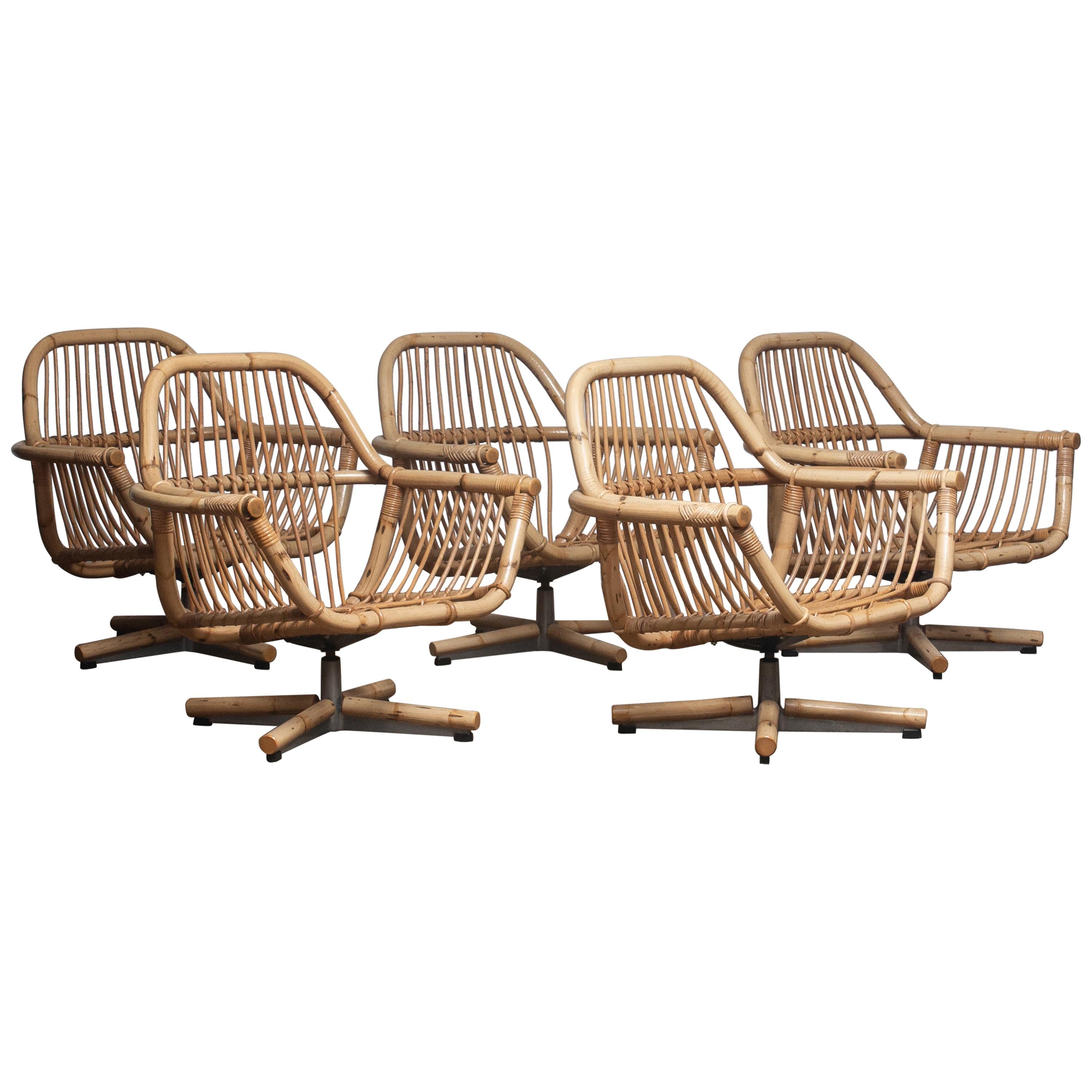 Extremely beautiful and rare Scandinavian garden set or lounge set consisting five rattan swivel chairs (on an aluminum stand) and one coffee table all in original and good condition.
Made in Sweden in the 1960s.
Sizes of the five chairs are for