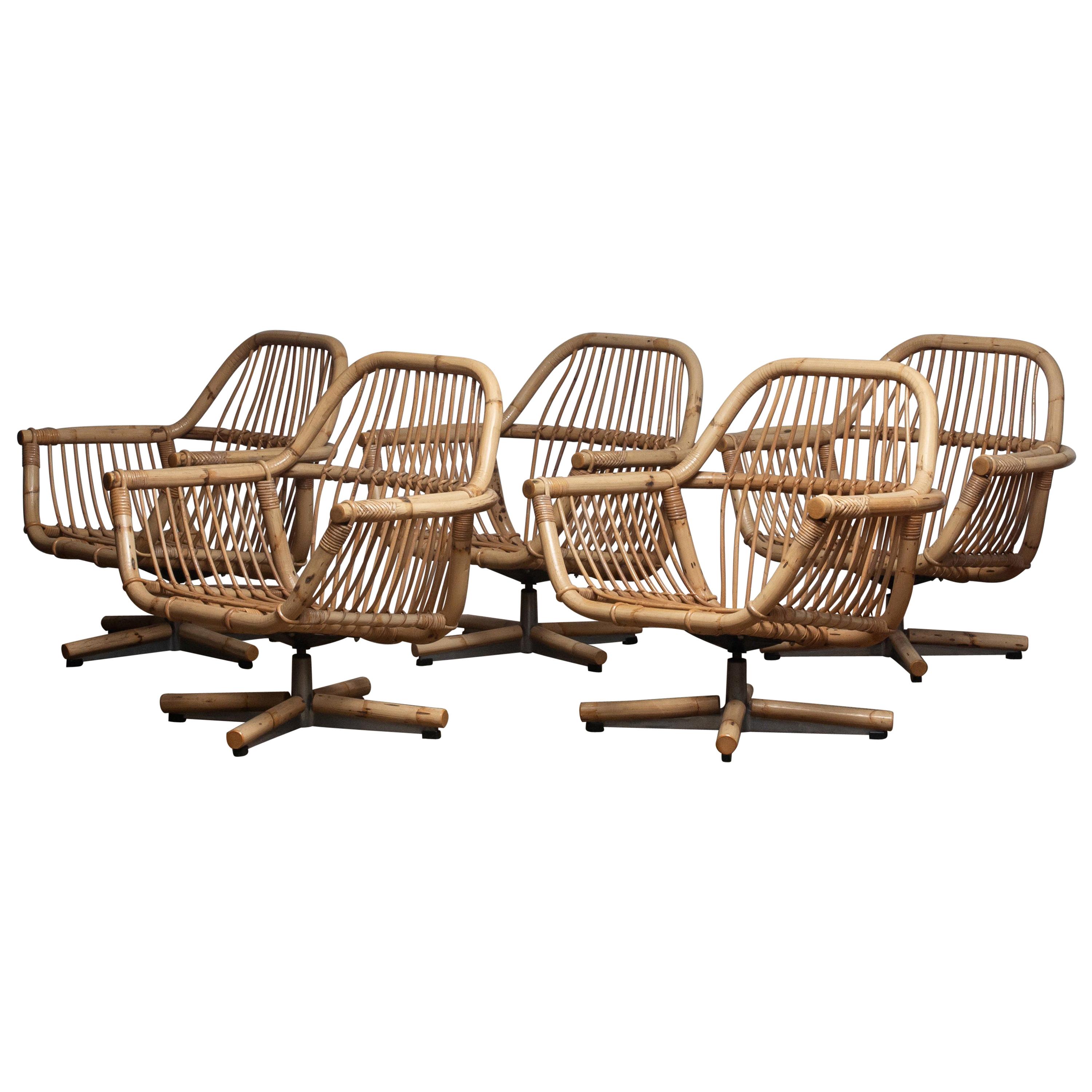 Extremely beautiful and rare Scandinavian garden set or lounge set consisting five rattan swivel chairs (on an aluminum stand) and one coffee table all in original and good condition.
Made in Sweden in the 1960s.
Sizes of the five chairs are for