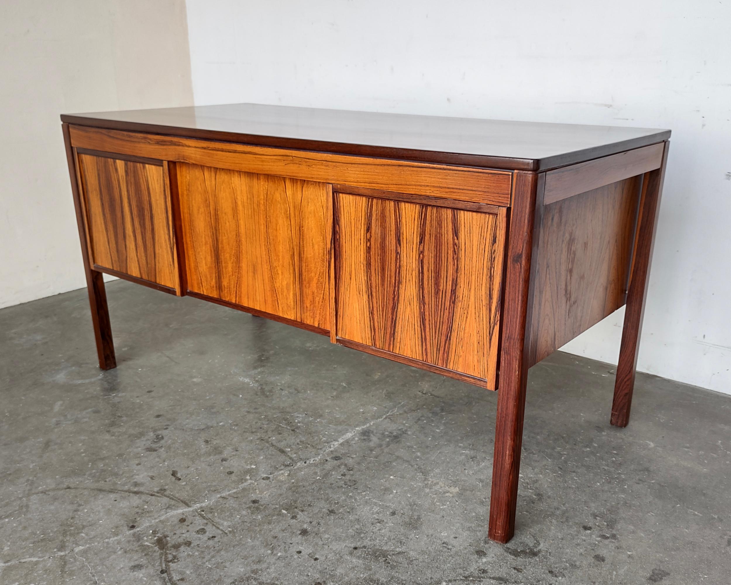 1960s Scandinavian Rosewood Desk Mid-Century Modern 6