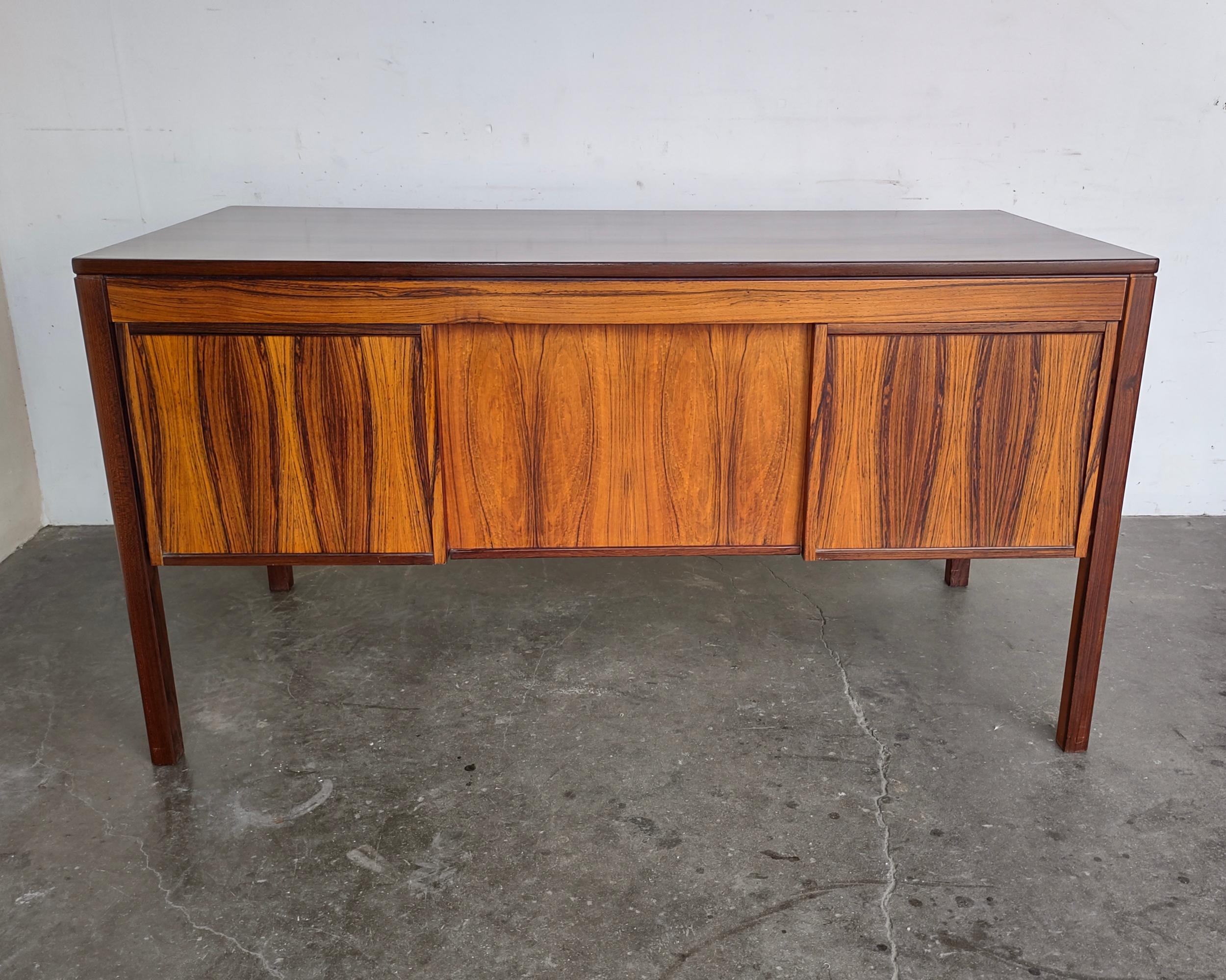 1960s Scandinavian Rosewood Desk Mid-Century Modern 7