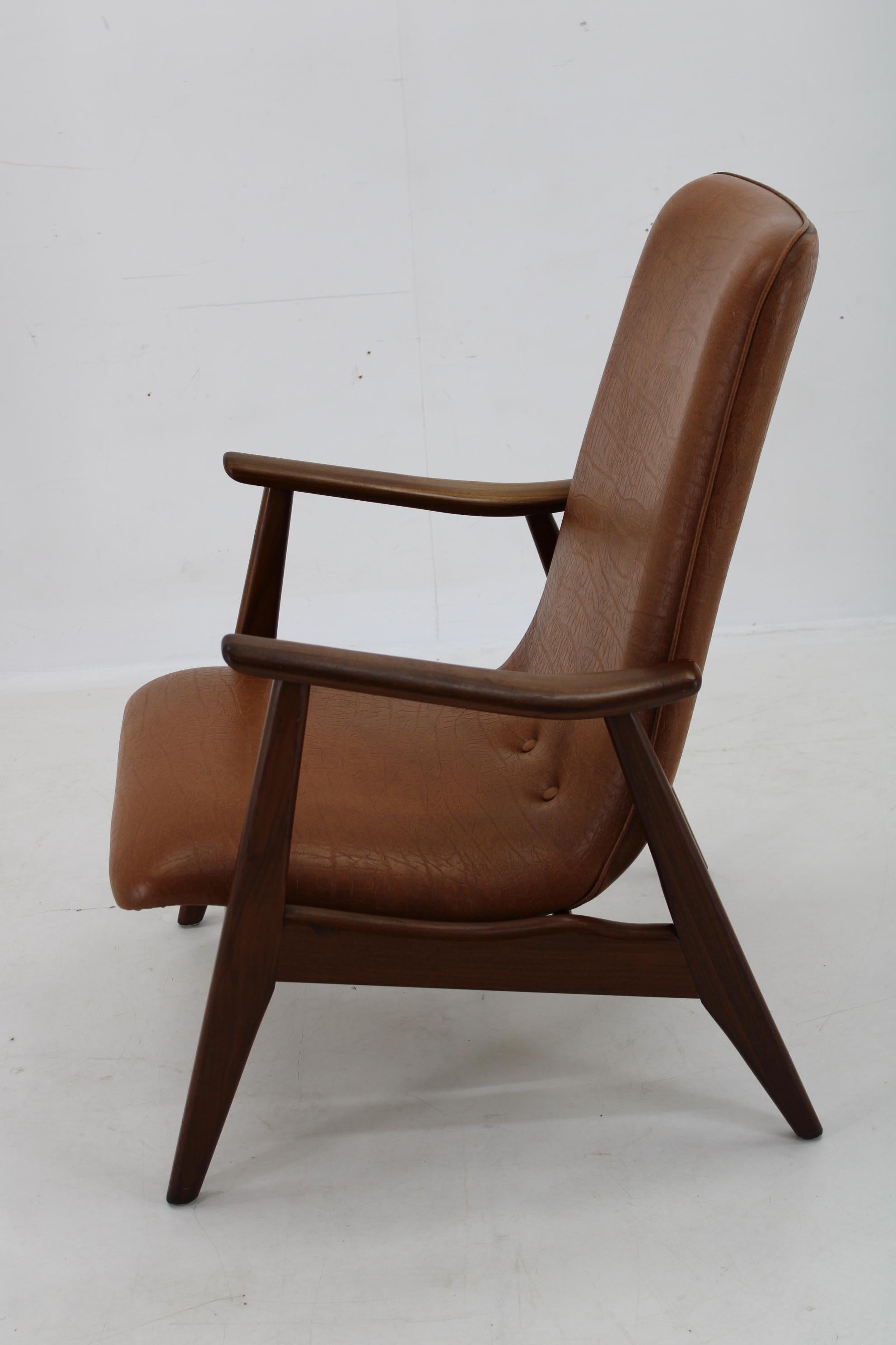 Mid-Century moderno Poltrona scandinava in tek del 1960 in similpelle in vendita