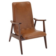 1960er Jahre Skandinavischer Teakholzsessel mit Kunstlederbezug