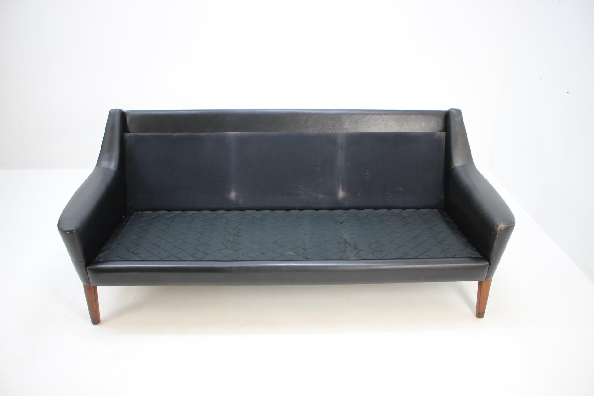1960s Scandinavian Three-Seat Sofa in Black Leather In Good Condition In Praha, CZ