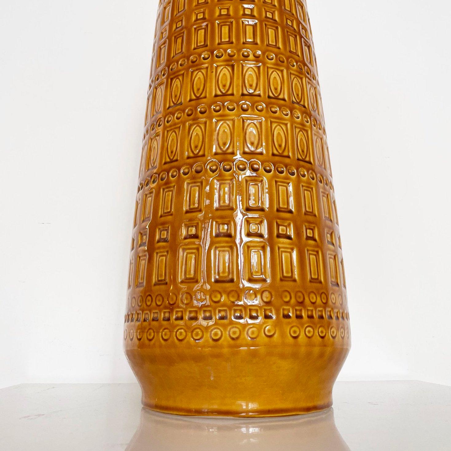 1960’s Scheurich Keramik West German Ceramic ‘Inka’ Vase 260-52 In Good Condition For Sale In Bern, CH