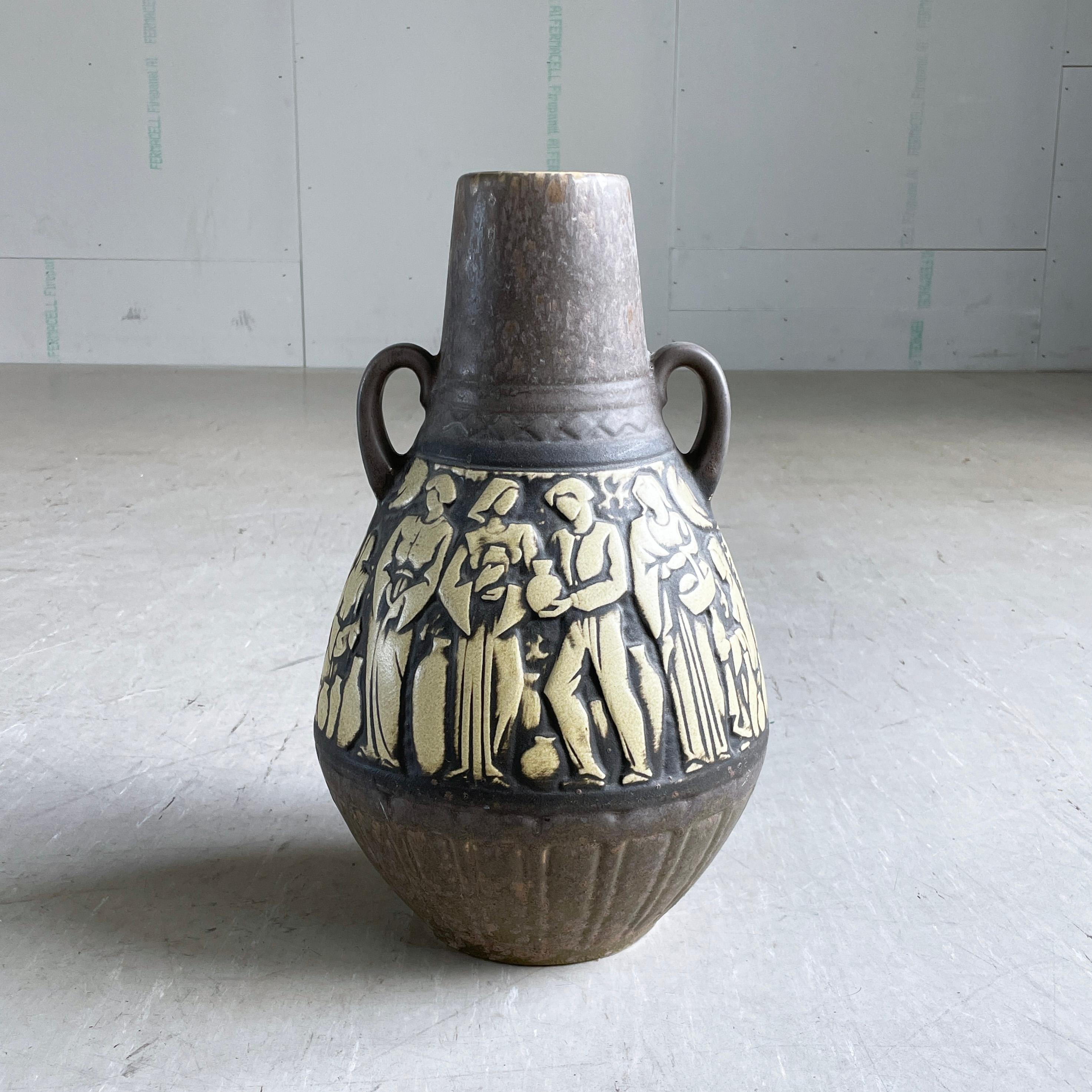 1960’s Scheurich Keramik West German Ceramic 'Market Life' Floor Vase In Good Condition For Sale In Bern, CH