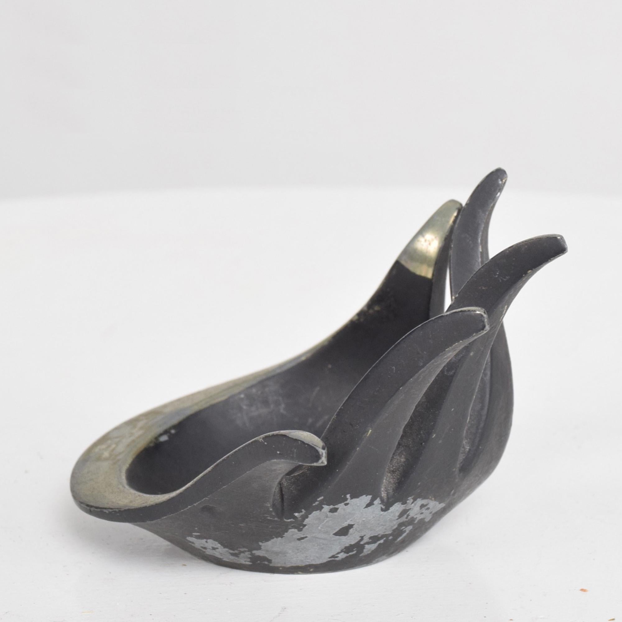 1960s Sculptural Abstract Hand Form ASHTRAY Dish after Modernist Walter BOSSE  In Good Condition In Chula Vista, CA