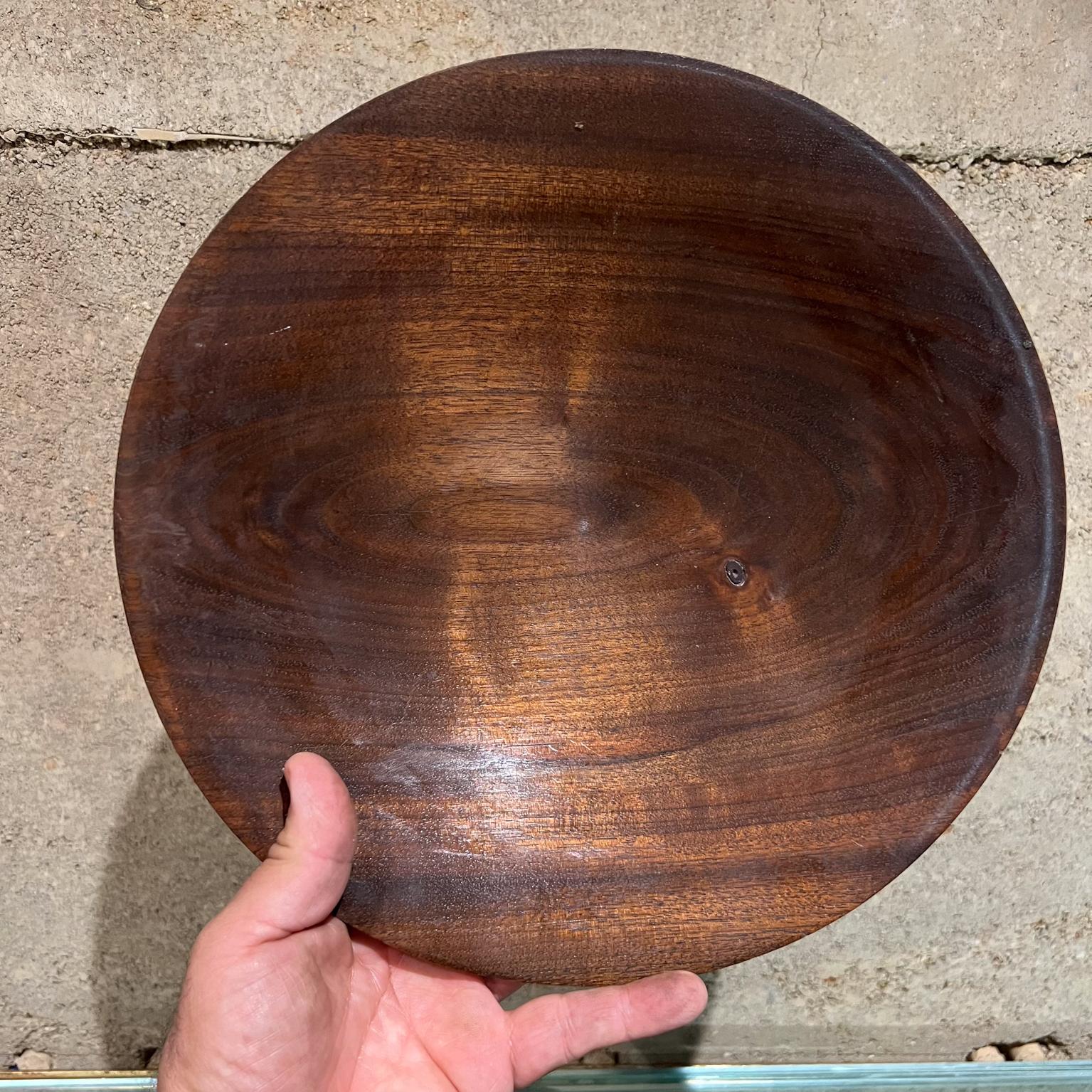 1960s Sculptural Art Plate Solid Walnut Wood Nakashima Era signed In Good Condition For Sale In Chula Vista, CA