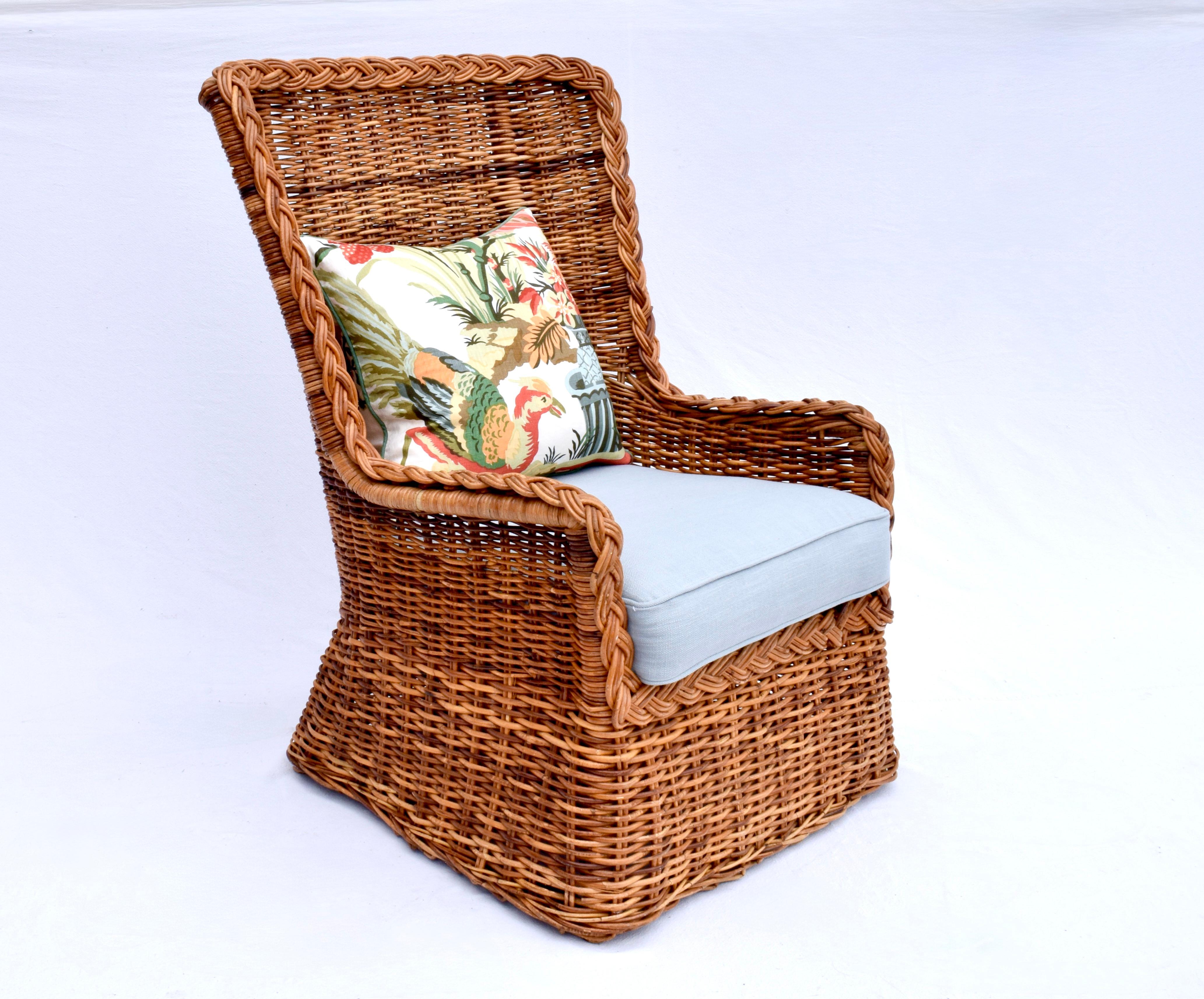 1960s Sculptural Braided Wingback Rattan Chair & Ottoman Set im Angebot 4