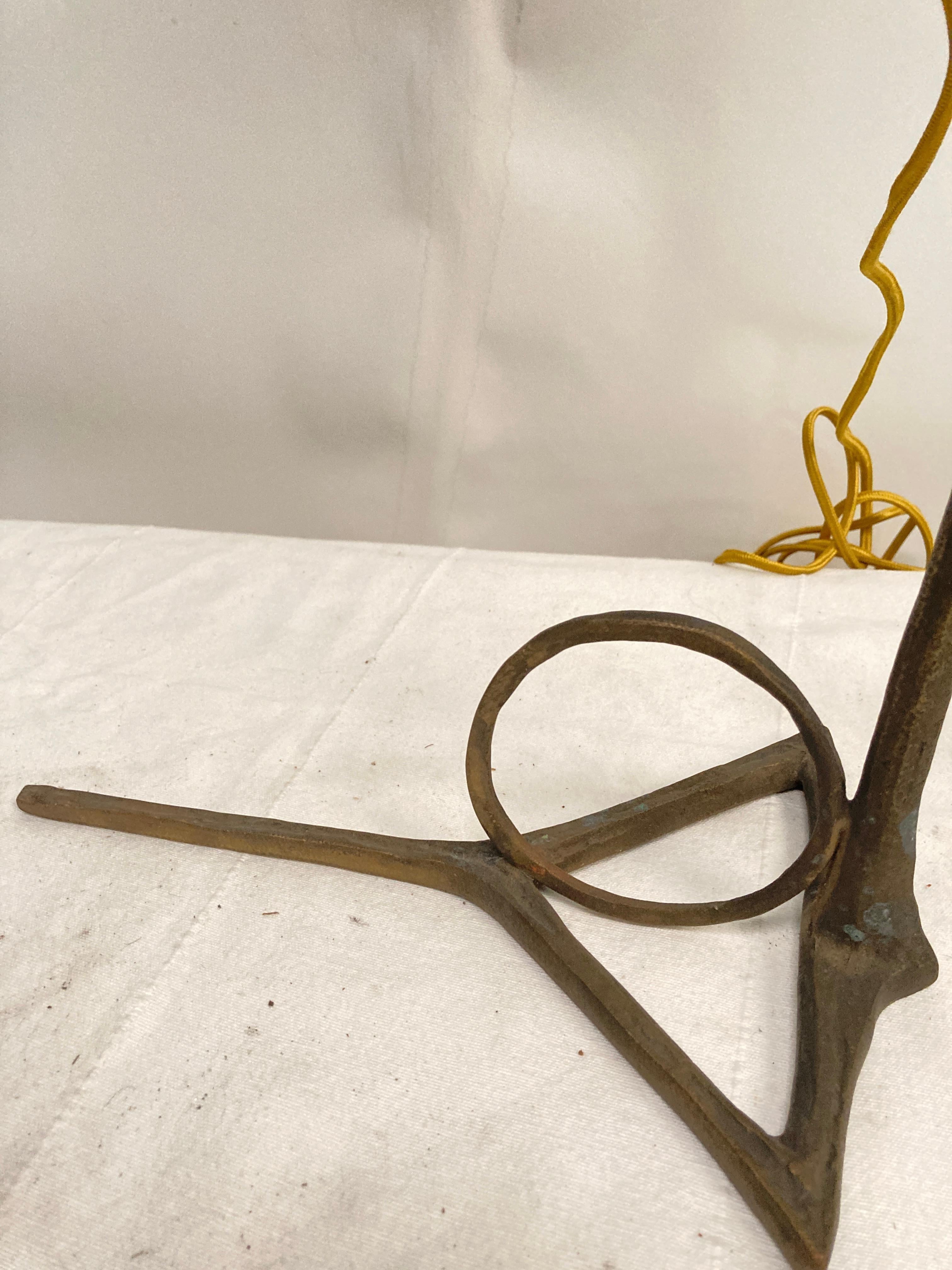 1960's Sculptural bronze lamp attributed to Felix Agostini In Good Condition In Bois-Colombes, FR