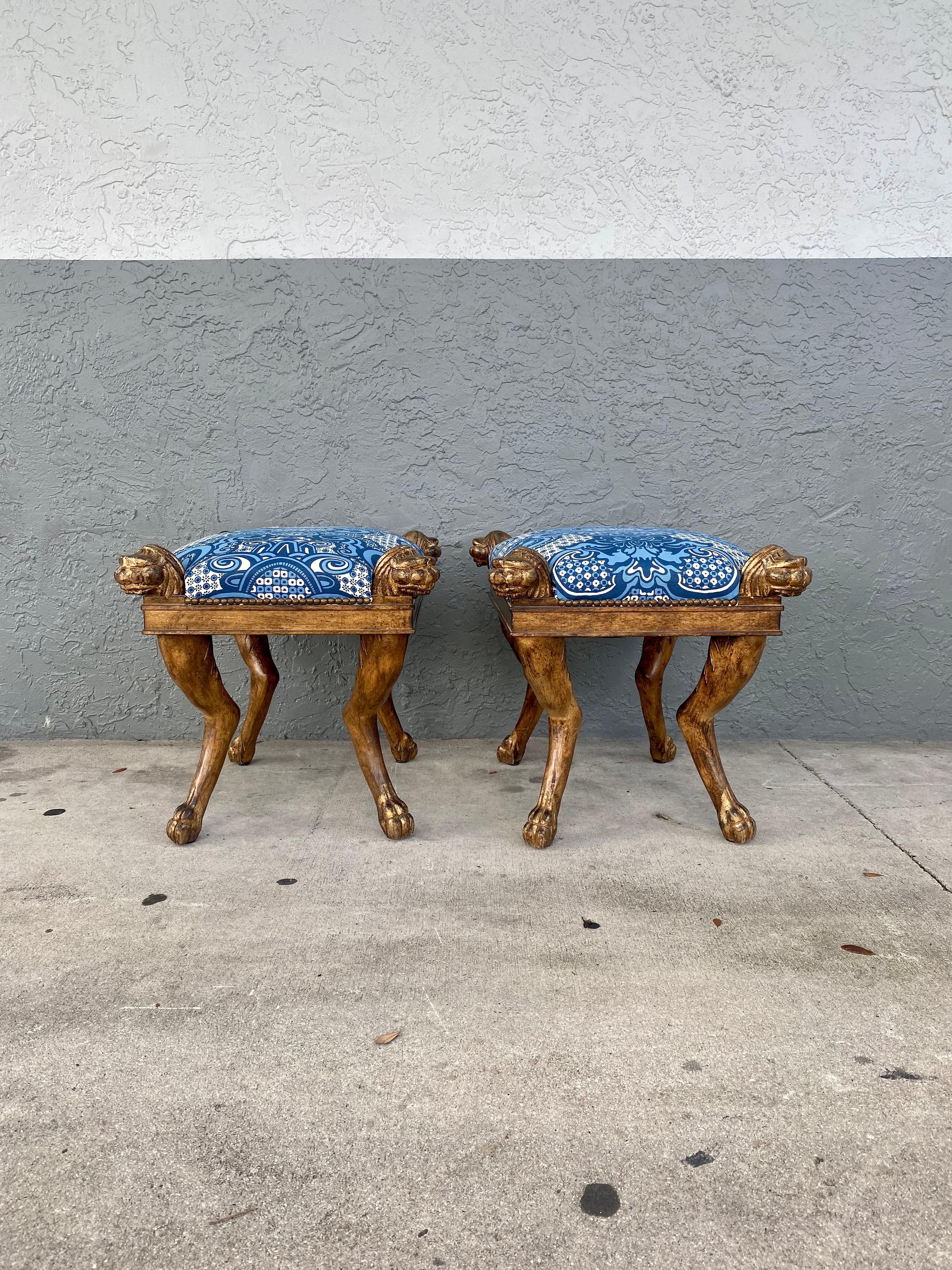 1960s Sculptural Carved Wood Lion Blue and White Bench Ottoman Stool In Good Condition For Sale In Fort Lauderdale, FL