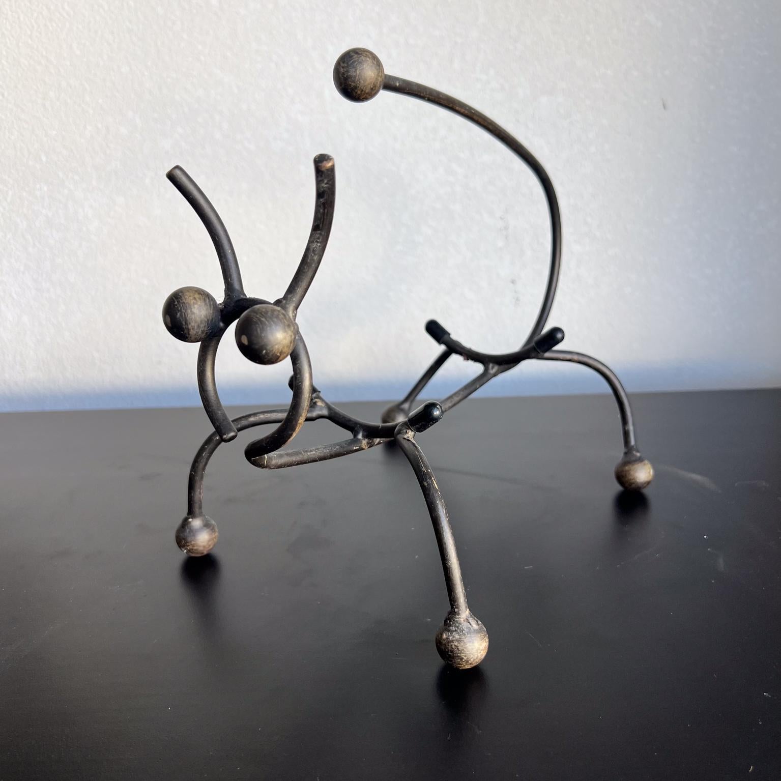 Portabotellas de hierro de animales abstractos de los años 60 siglo XX en venta
