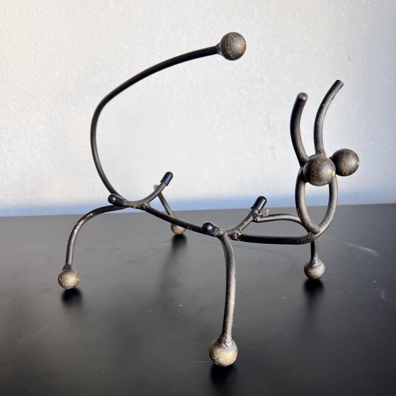 Portabotellas de hierro de animales abstractos de los años 60 en venta 2