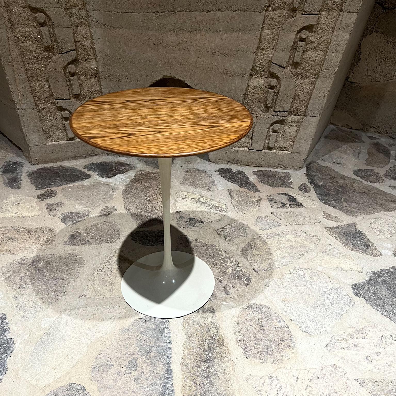 1960er Jahre Knoll Tulpen-Beistelltisch aus Eiche von Eero Saarinen (amerikanisch) im Angebot