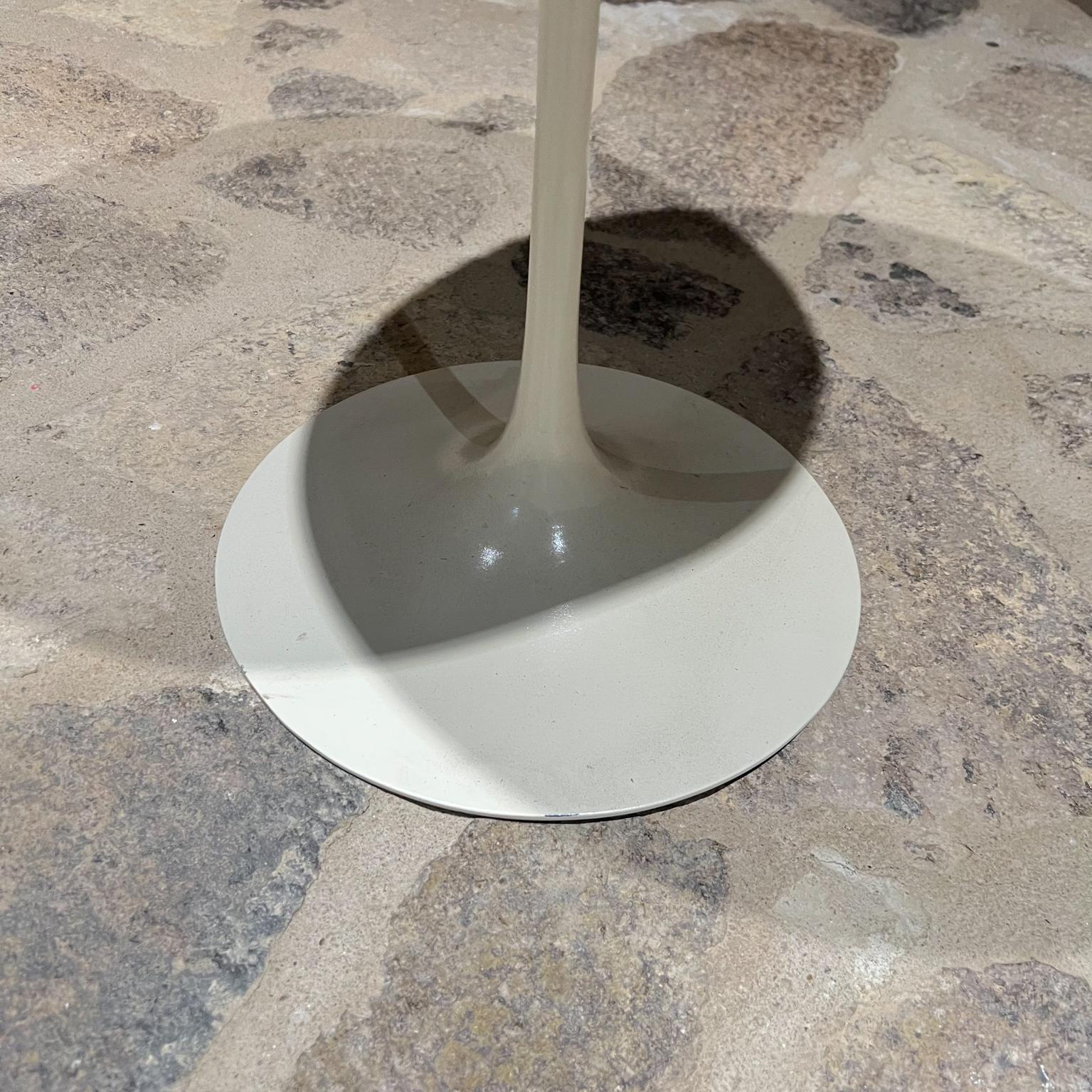 1960er Jahre Knoll Tulpen-Beistelltisch aus Eiche von Eero Saarinen im Angebot 1