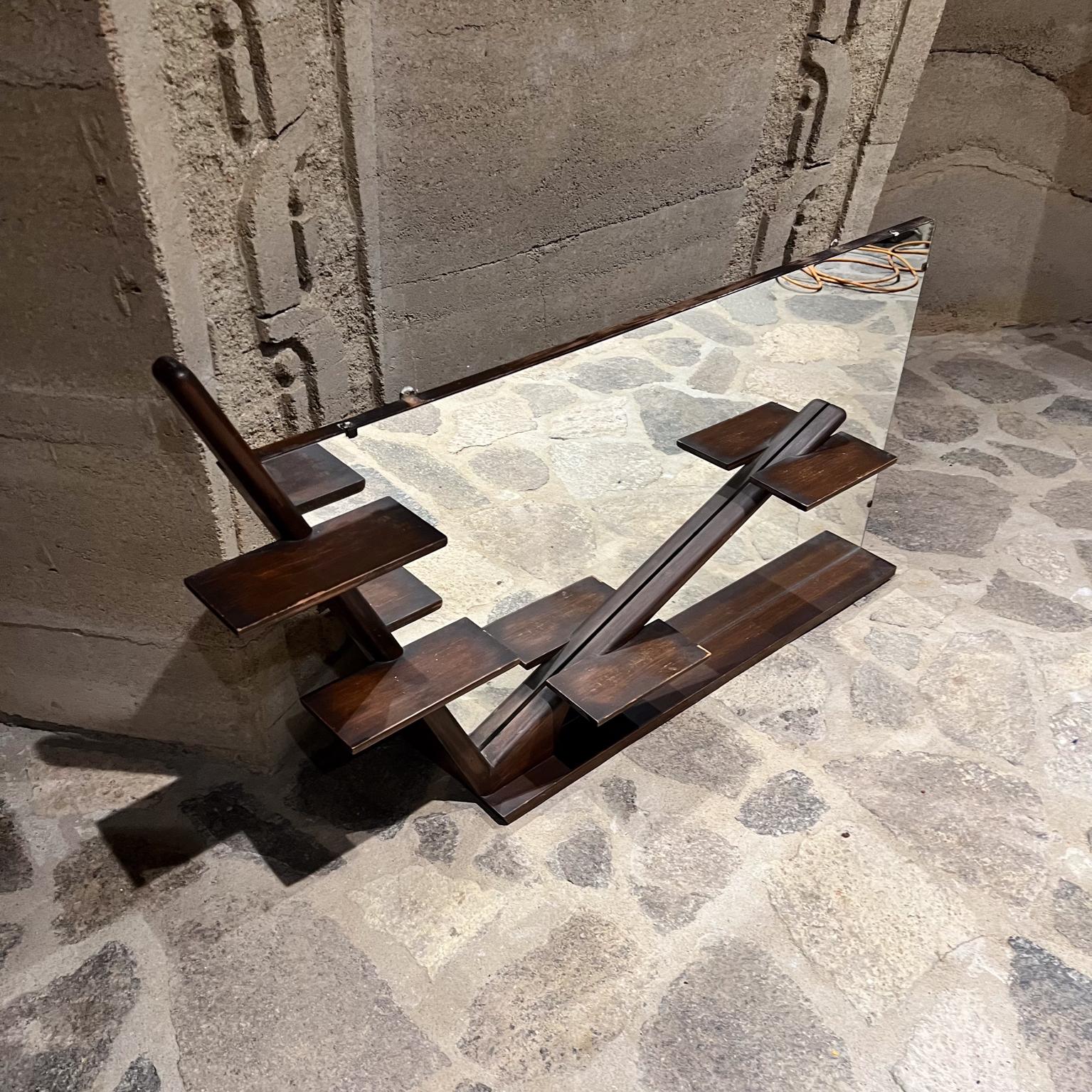 Specchio da parete scultoreo in mogano degli anni '60 Eugenio Escudero Città del Messico In condizioni buone in vendita a Chula Vista, CA
