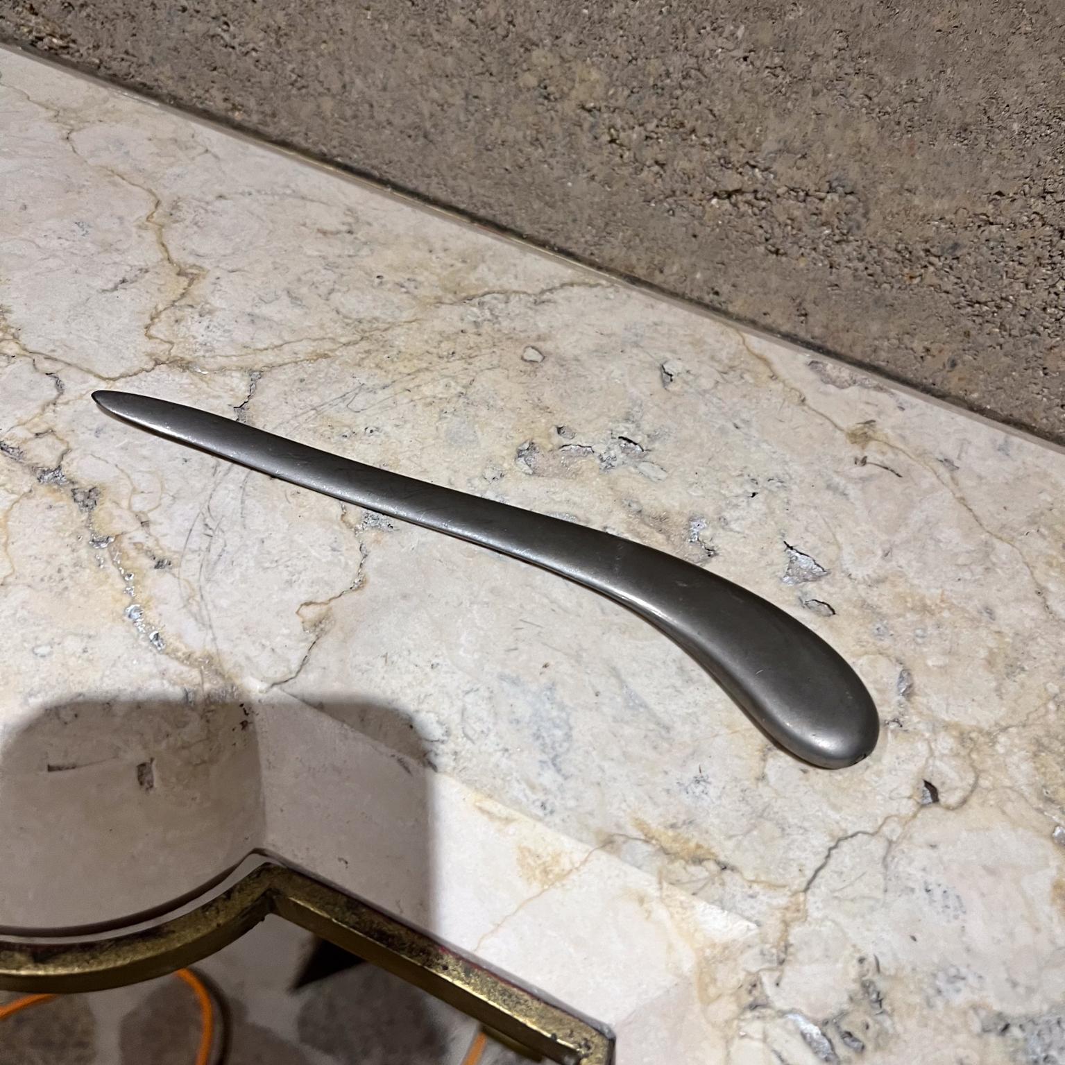 Mid-Century Modern Coupe-papier sculptural moderniste des années 1960