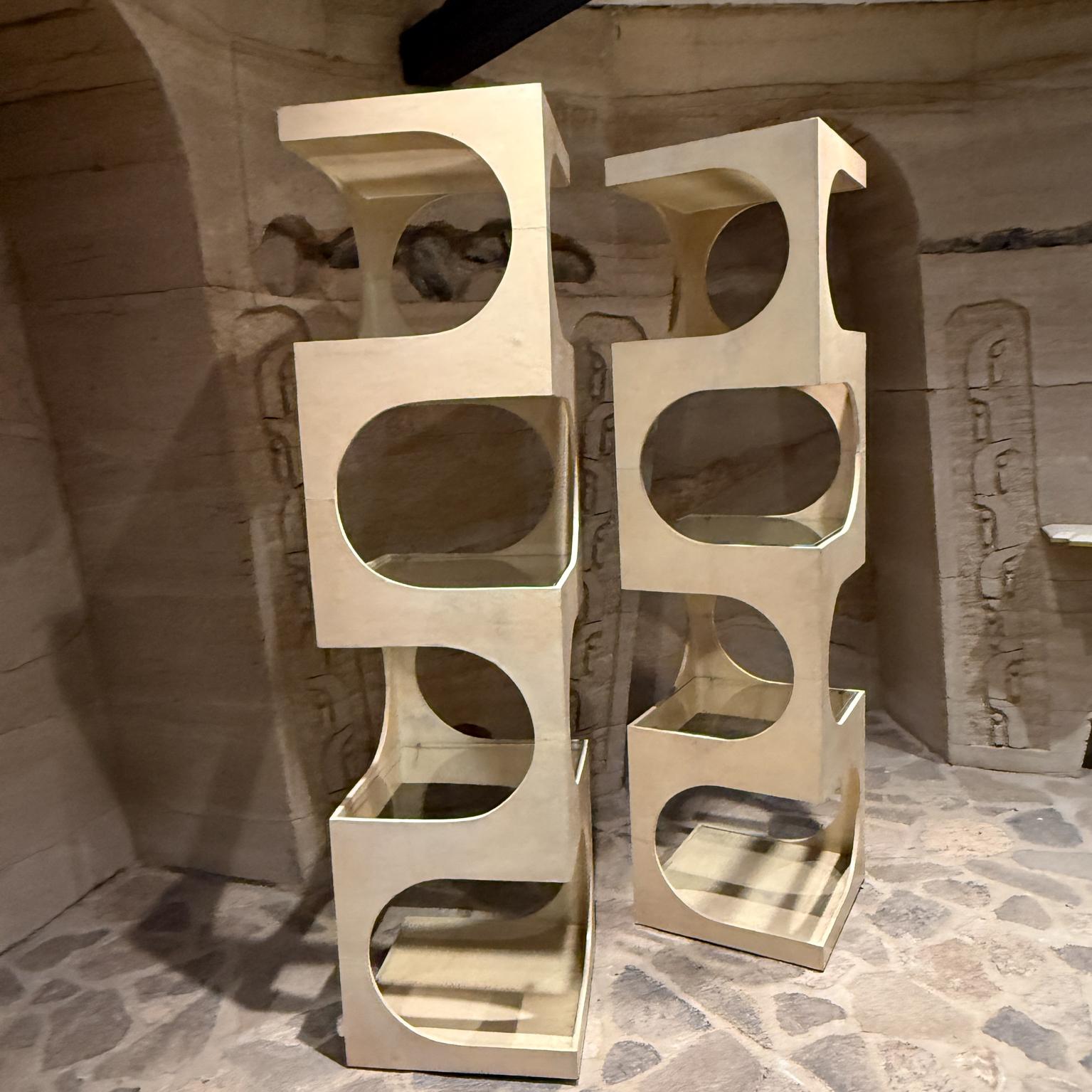 American 1960s Sculptural Pair Étagère Roger Sprunger for Dunbar For Sale