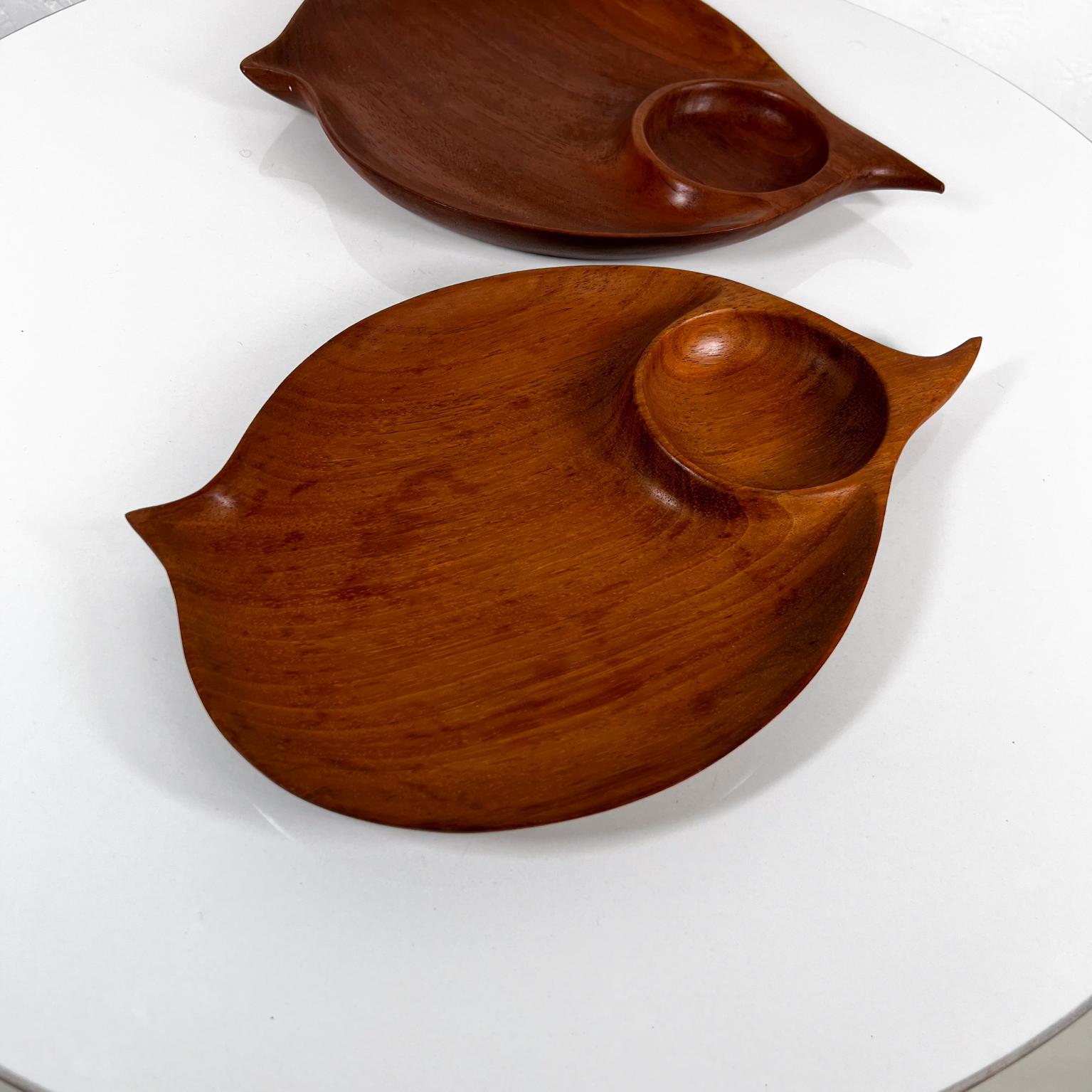 1960s Sculptural Teak Wood Two Leaf Shape Sectioned Plates In Good Condition In Chula Vista, CA