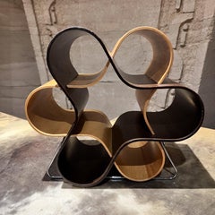 Portabottiglie scultoreo degli anni '60 in legno di noce e betulla