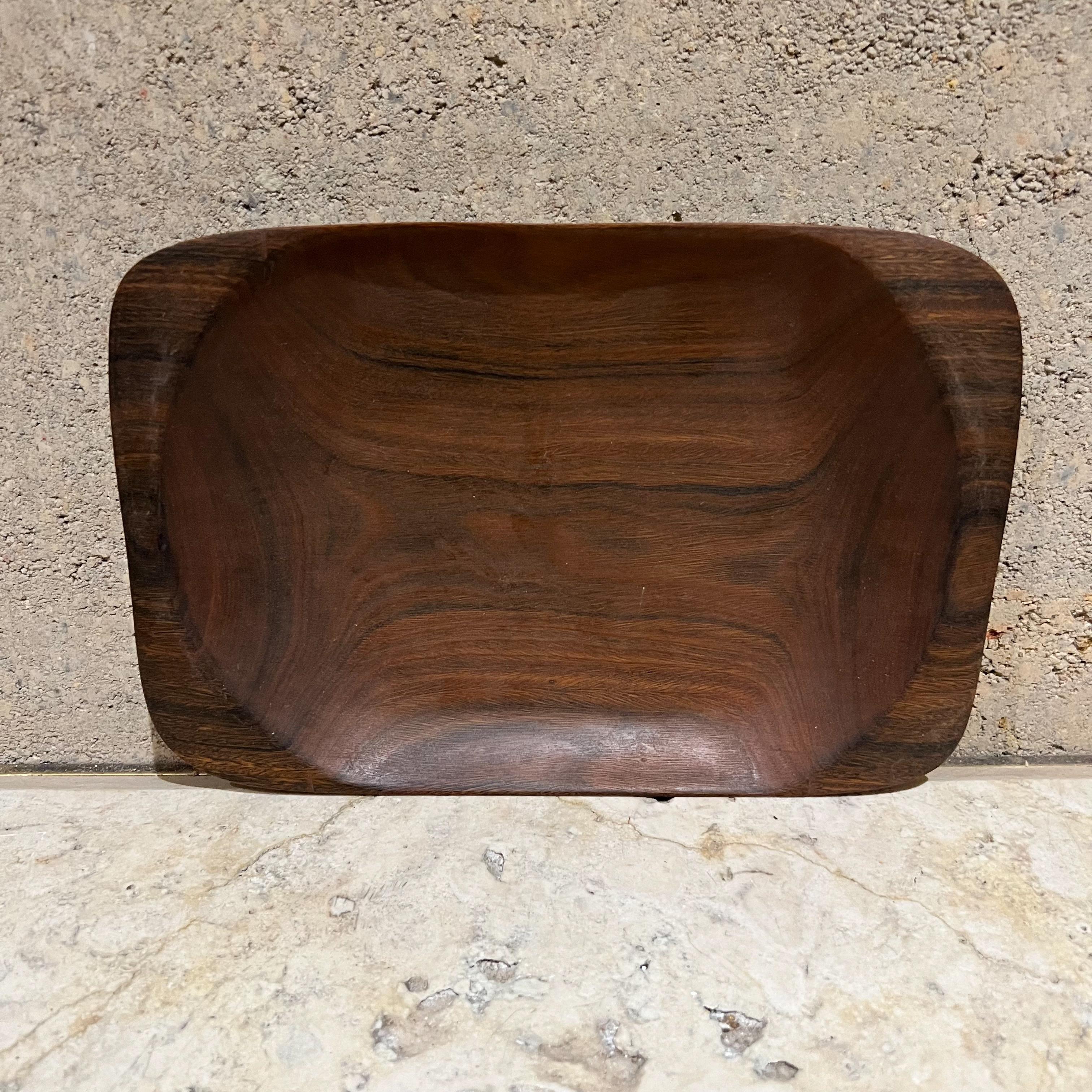 AMBIANIC presenta
Pieza de servicio Tazón de madera escultural Forma redonda orgánica
Al estilo de Alexandre Noll
1,25 alto x 6,5 fondo x 9,5 ancho
Estado de segunda mano
Consulte las imágenes