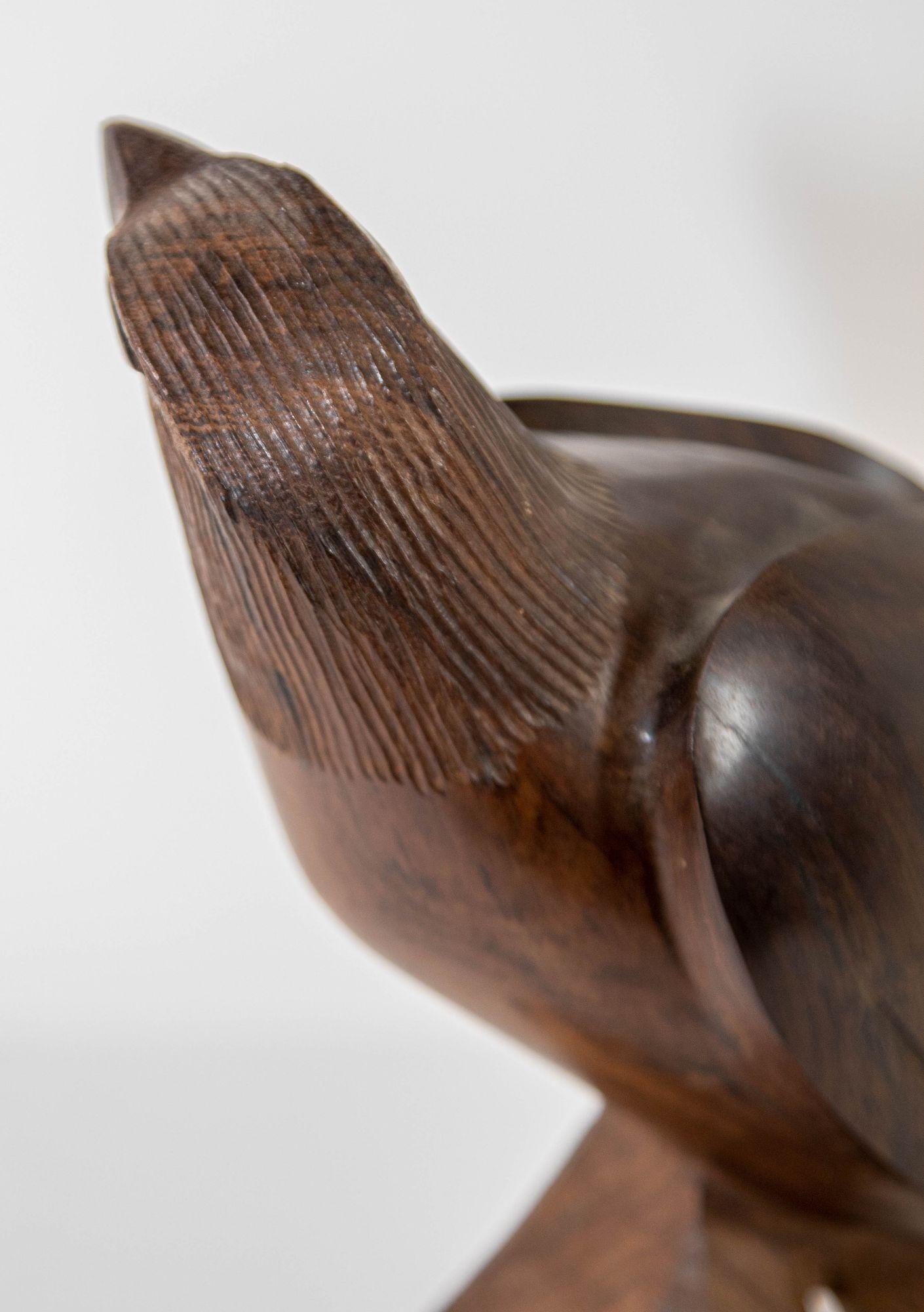 Sculpture d'un aigle américain sculptée à la main en bois de fer série des années 1960 en vente 7