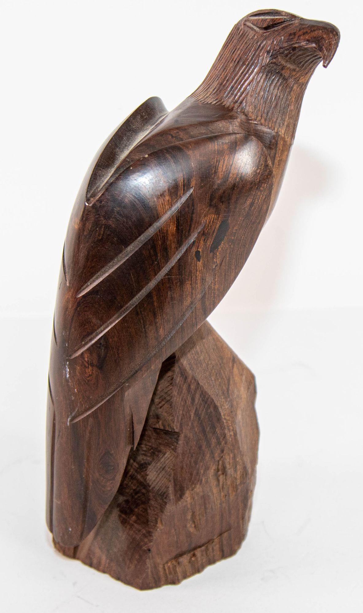 1960er Jahre Skulptur eines amerikanischen Adlers, handgeschnitzt in Seri Ironwood (Handgeschnitzt) im Angebot