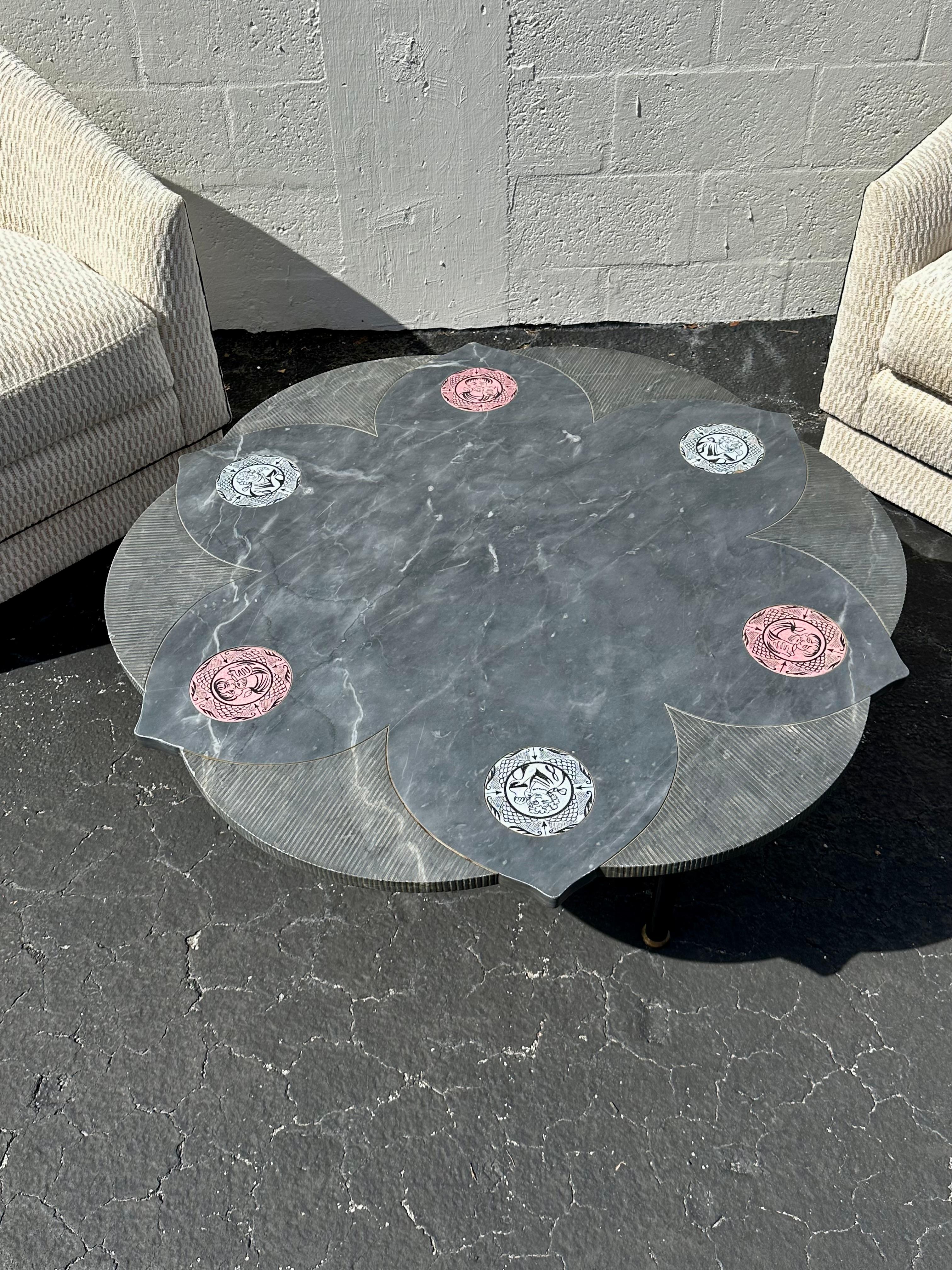 Fer Table basse sculpturale lotus Bartolucci Arts Lotus des années 1960, peinte et gravée en vente