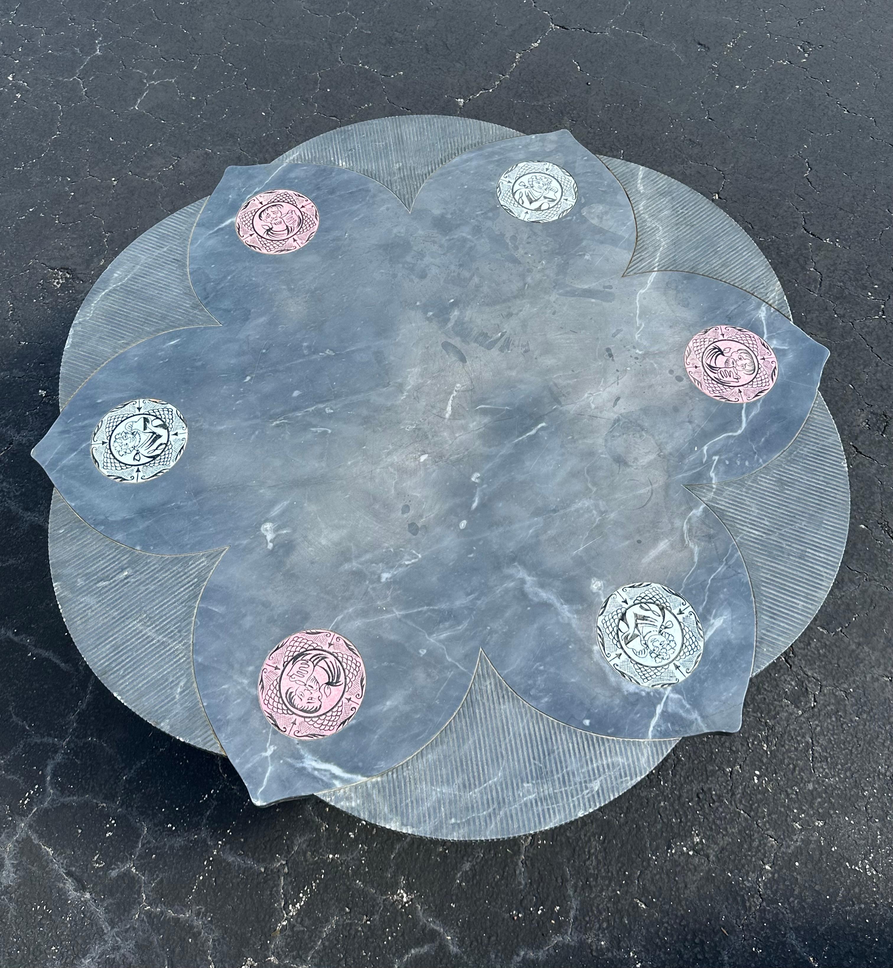Table basse sculpturale lotus Bartolucci Arts Lotus des années 1960, peinte et gravée en vente 1