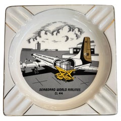 Cenicero publicitario de los años 60 "Seaboard World Airlines CL44" de Salem Ceramic