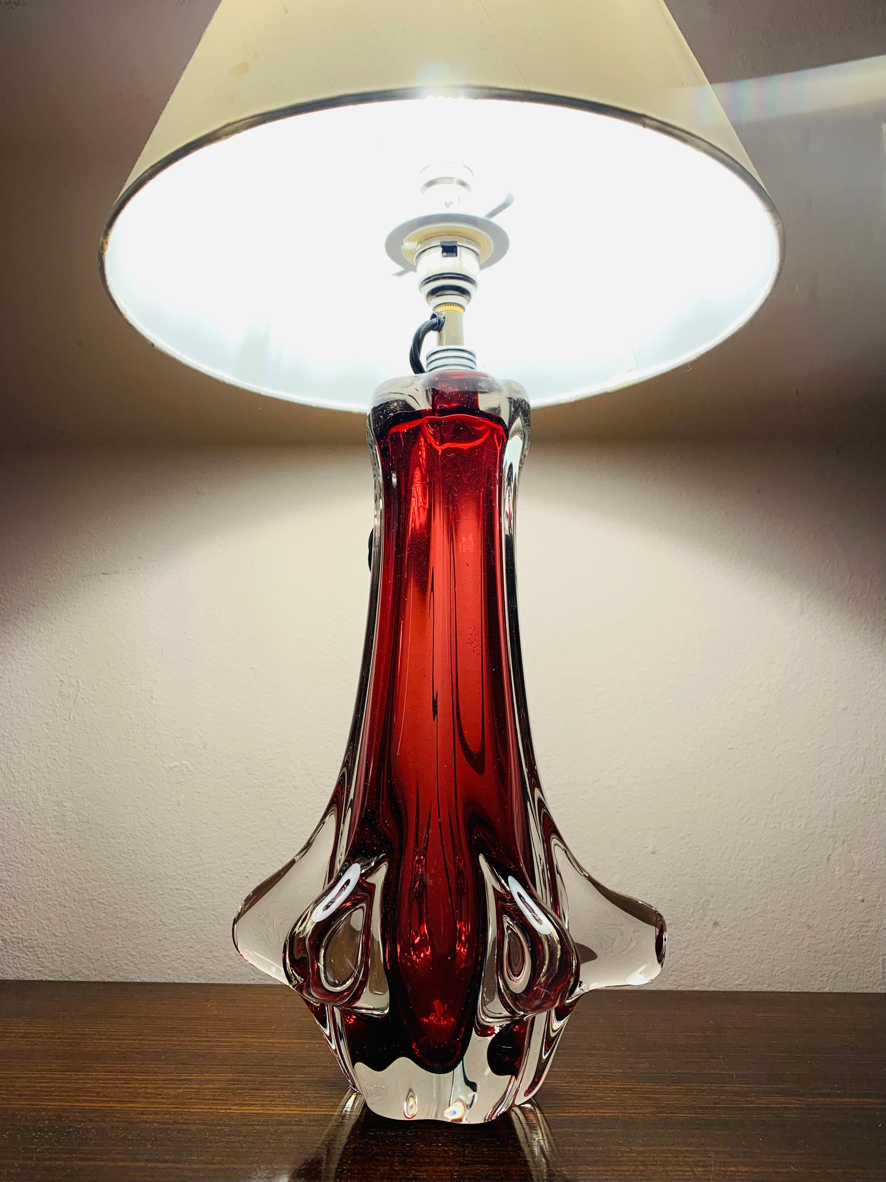 1960s Seguso Style Ruby Red Glass Encased in Hand Blown Clear Glass Table Lamp 3