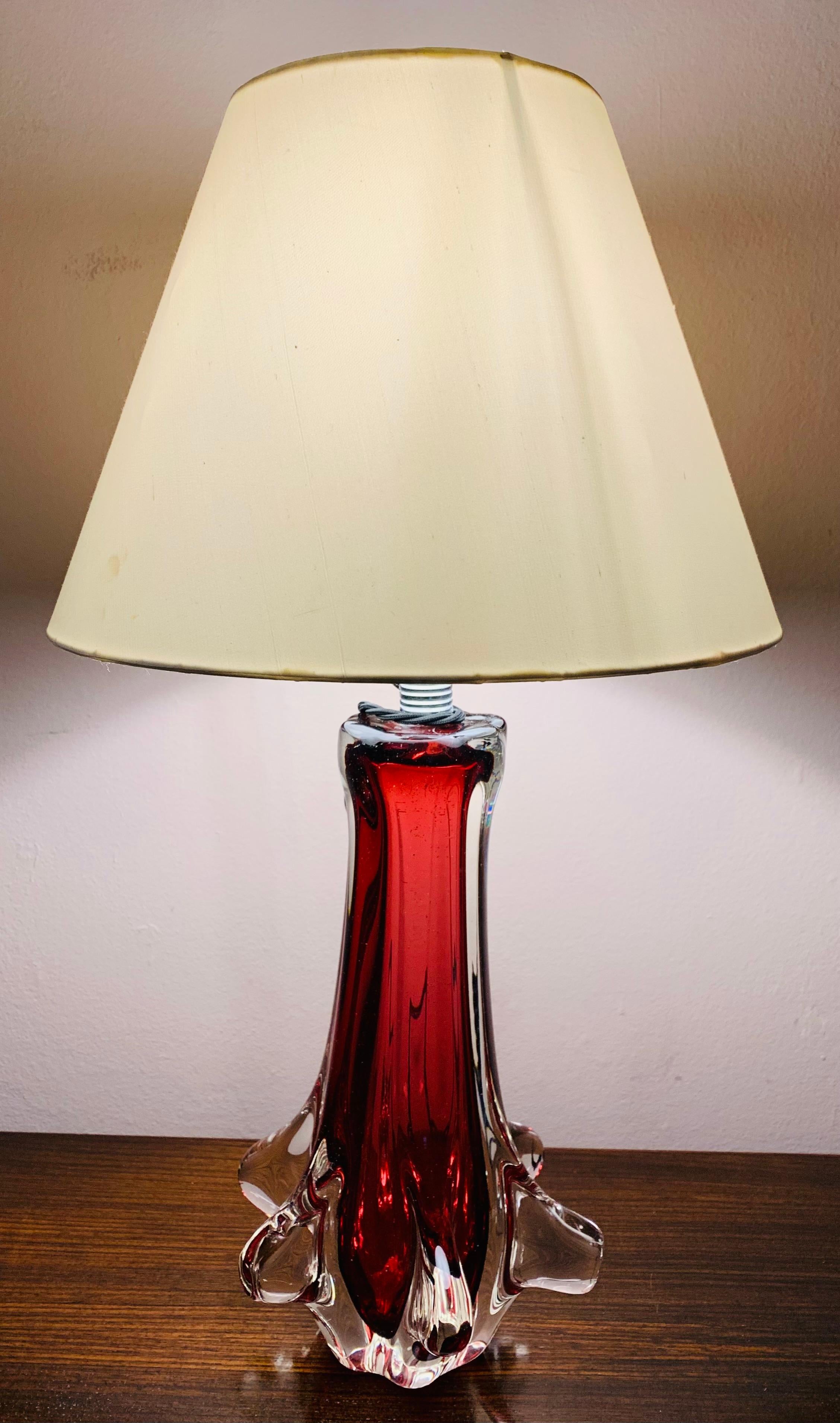 Italian 1960s Seguso Style Ruby Red Glass Encased in Hand Blown Clear Glass Table Lamp