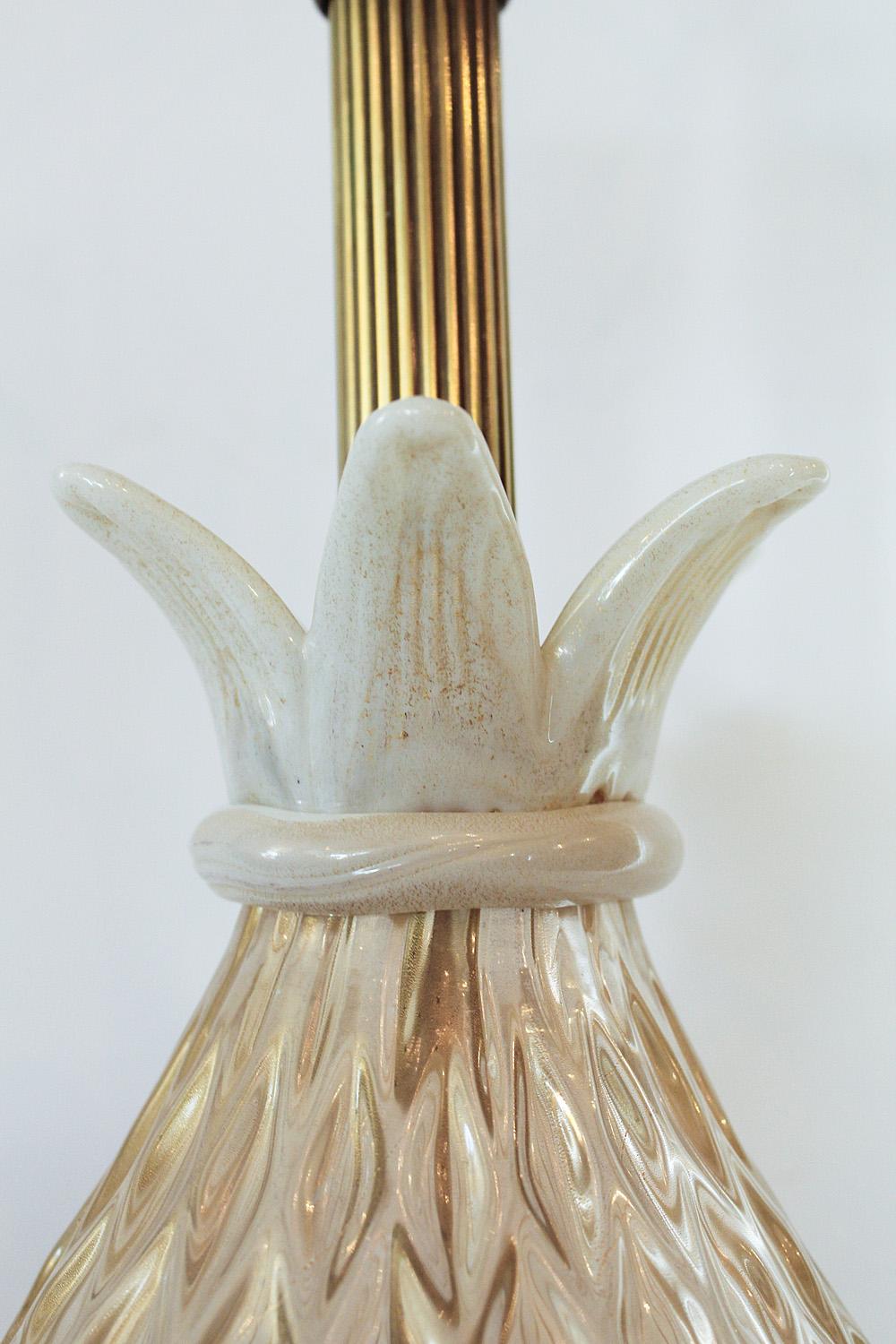 Italian 1960s Seguso White and Clear Gold Dusted Murano Glass Pineapple Lamp For Sale