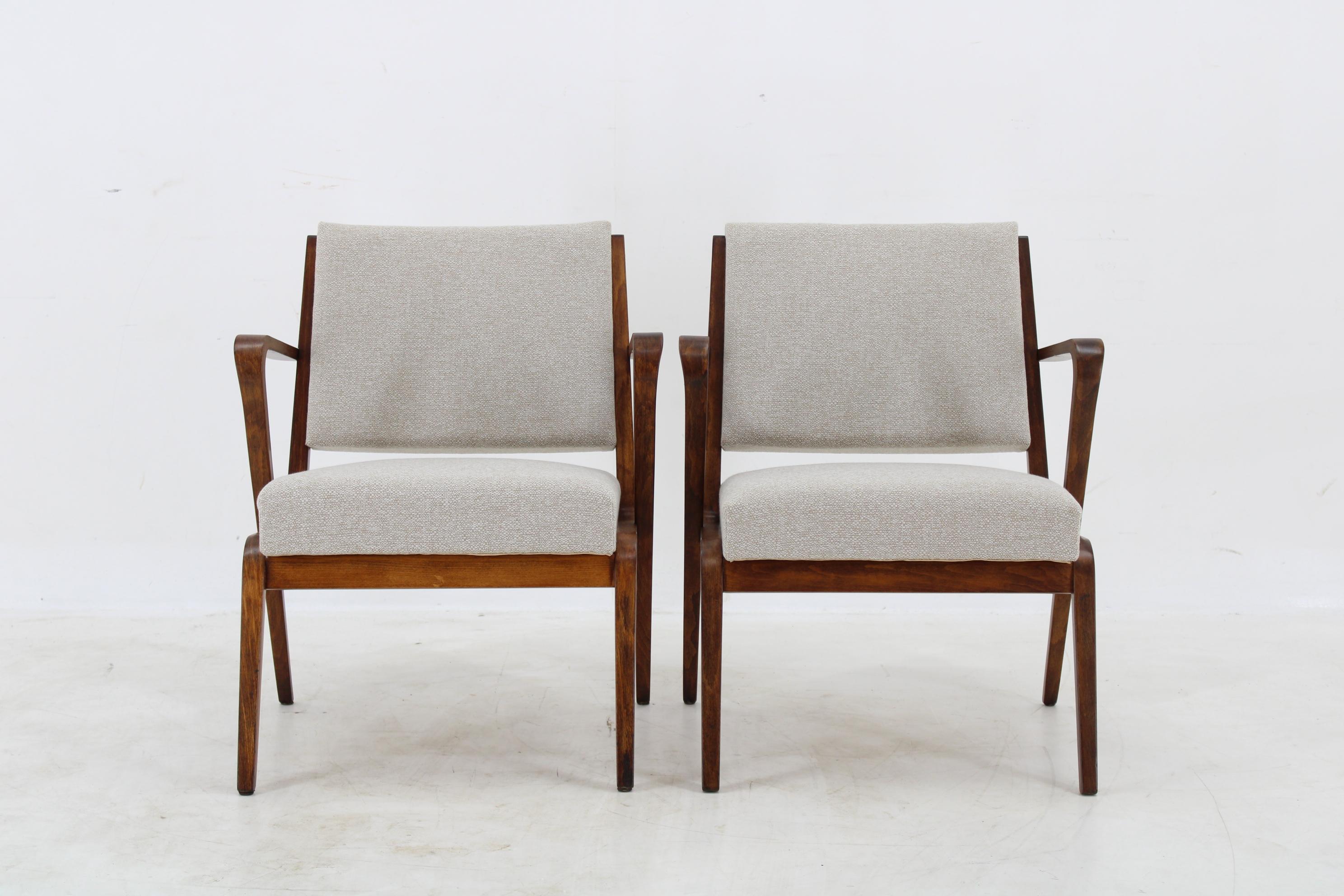 - Newly upholstered
- Carefully refurbished 
- Sturdy and stable 
- Beech plywood 
- heigh of seat 44 cm