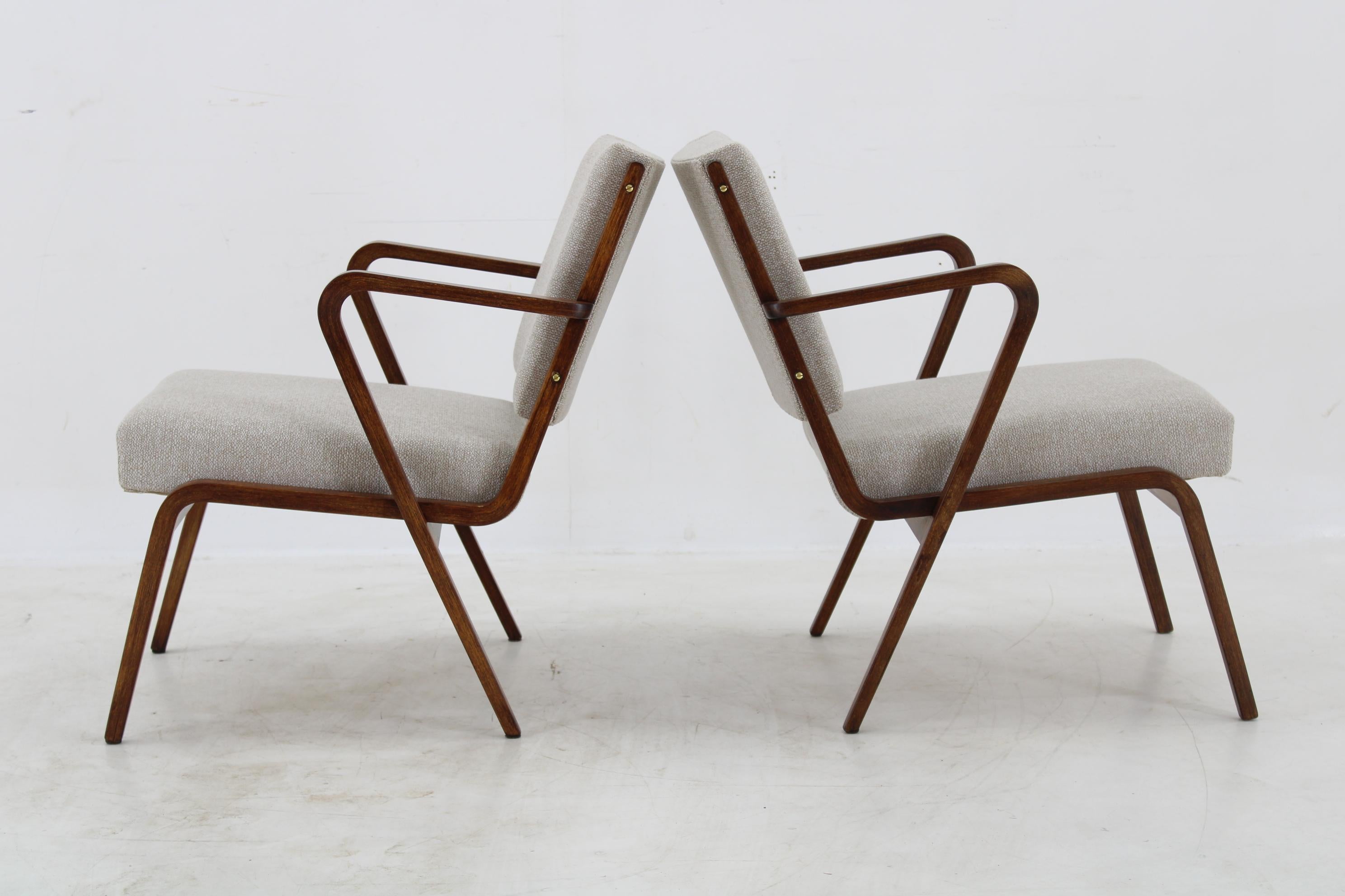 1960s Selman Selmanagic Pair of Restored Armchairs by VEB Deutsche Werkstätten H In Good Condition For Sale In Praha, CZ